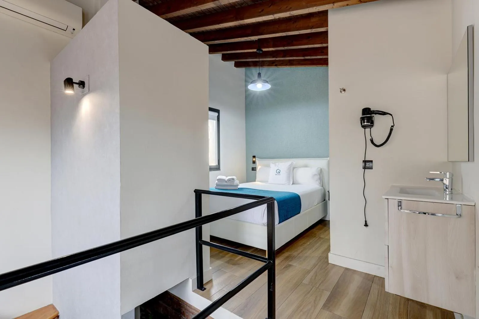 Bed in Aqua Apartments Málaga