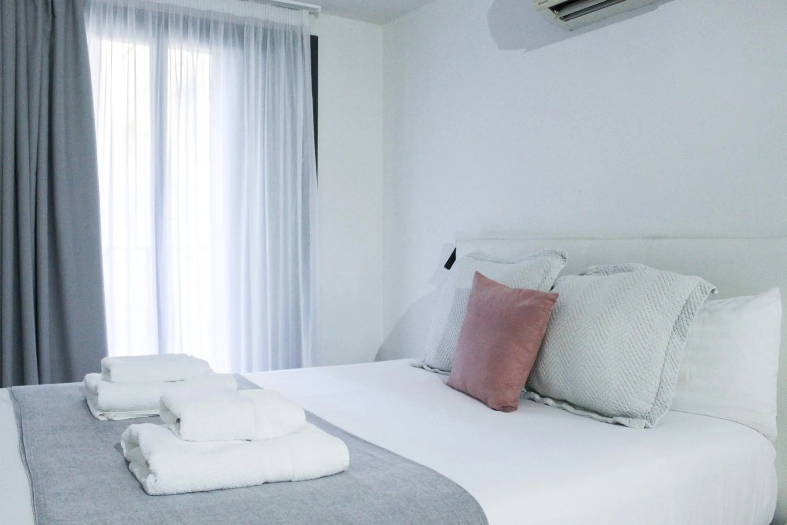 Photo of the whole room, Bed in Aqua Apartments Málaga