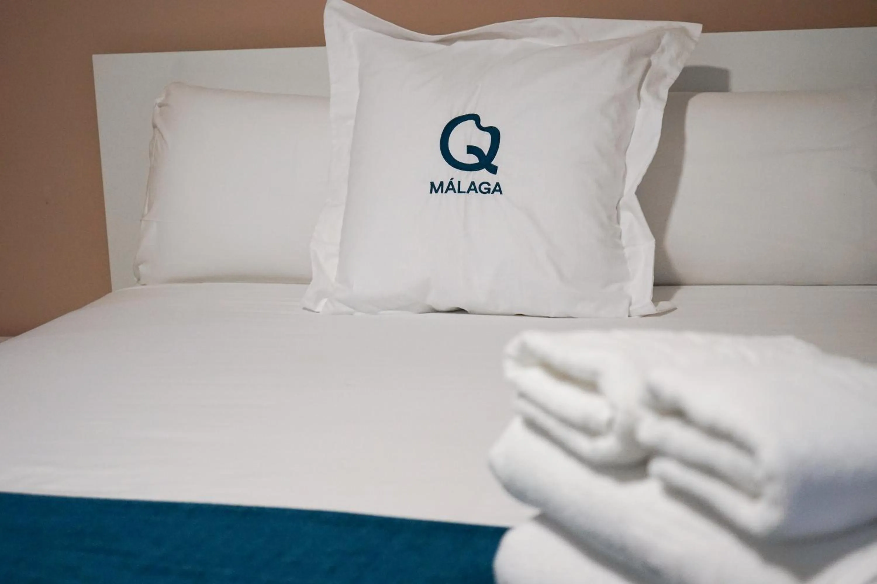 Bed in Aqua Apartments Málaga