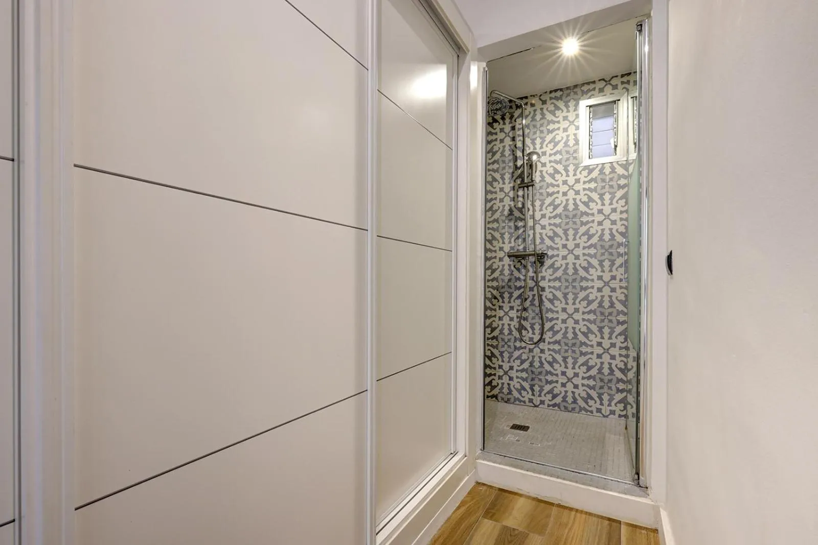 Shower in Aqua Apartments Málaga