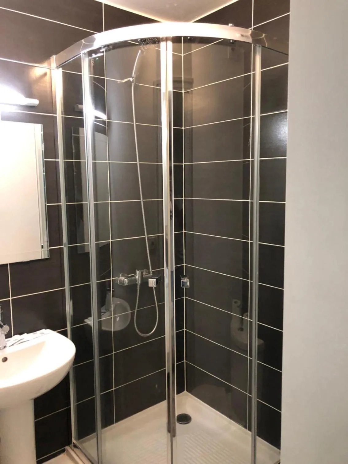 Shower, Bathroom in Hôtel du stade ex Kyriad Direct Lille Est Stade Pierre Mauroy