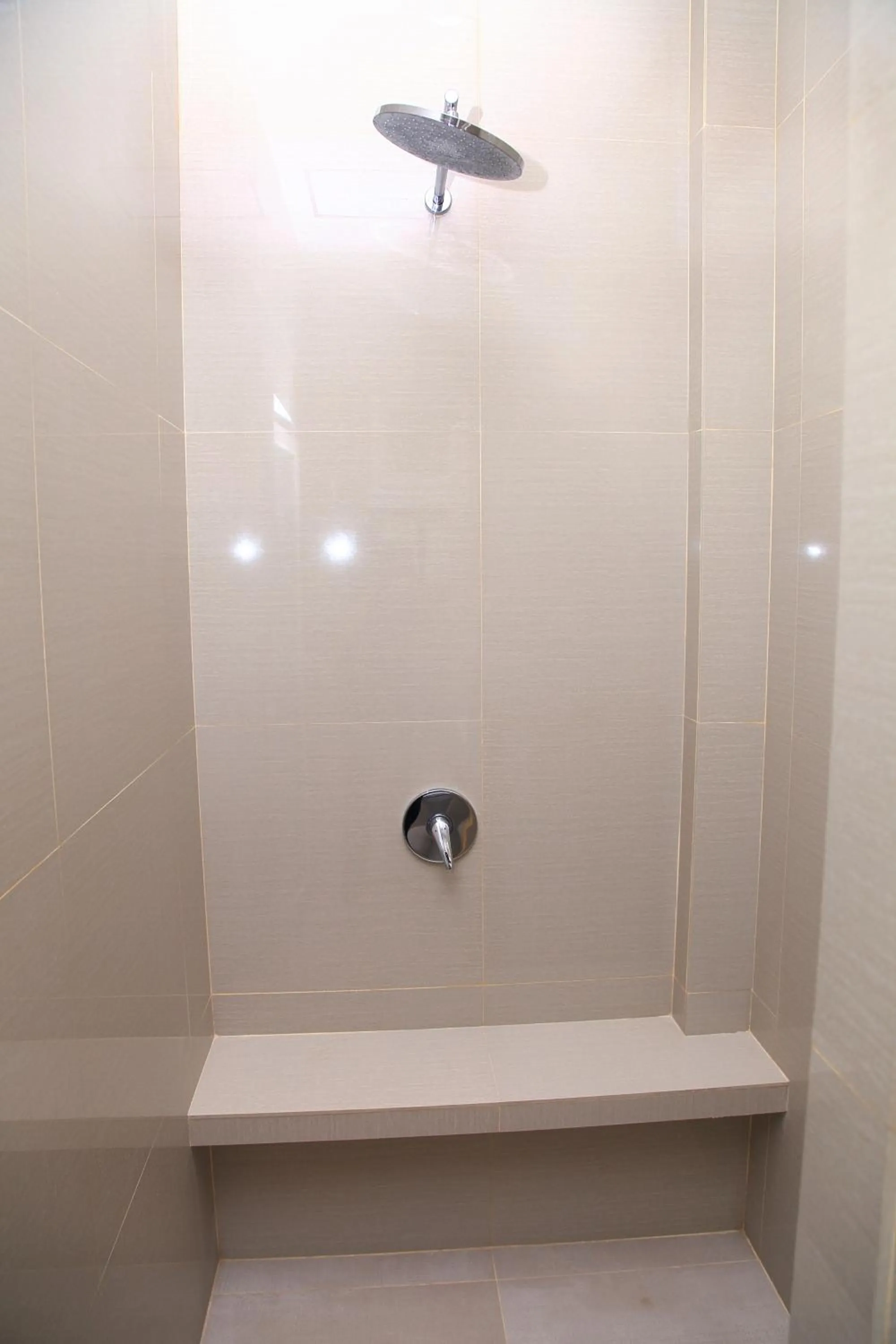 Bathroom in Arawa Traveller's Inn Motel