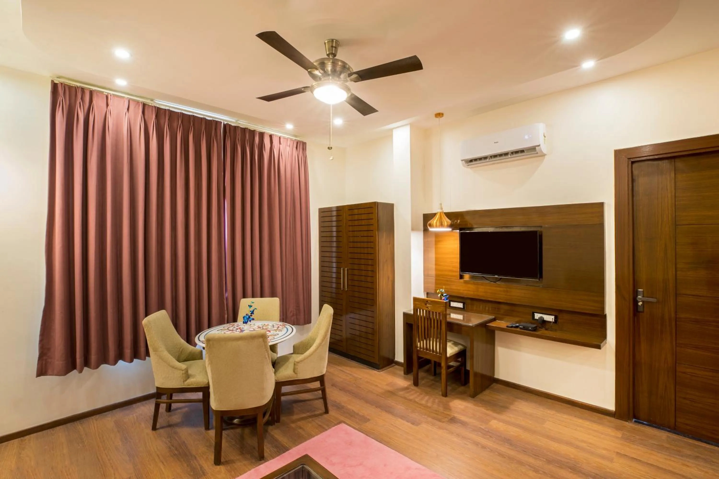 Living room in Regenta Inn On The Ganges Rishikesh