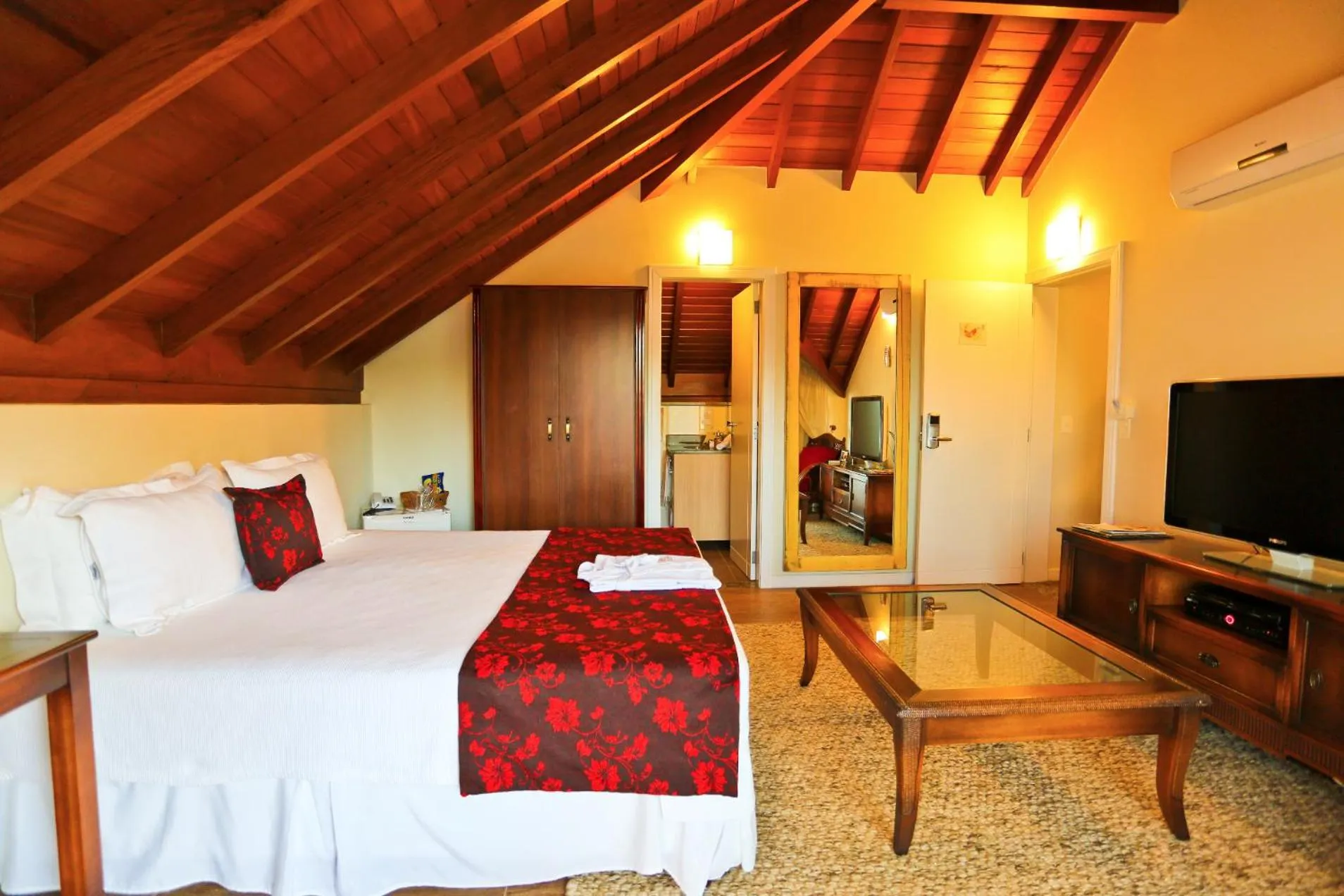 Photo of the whole room, Bed in Estaleiro Guest House