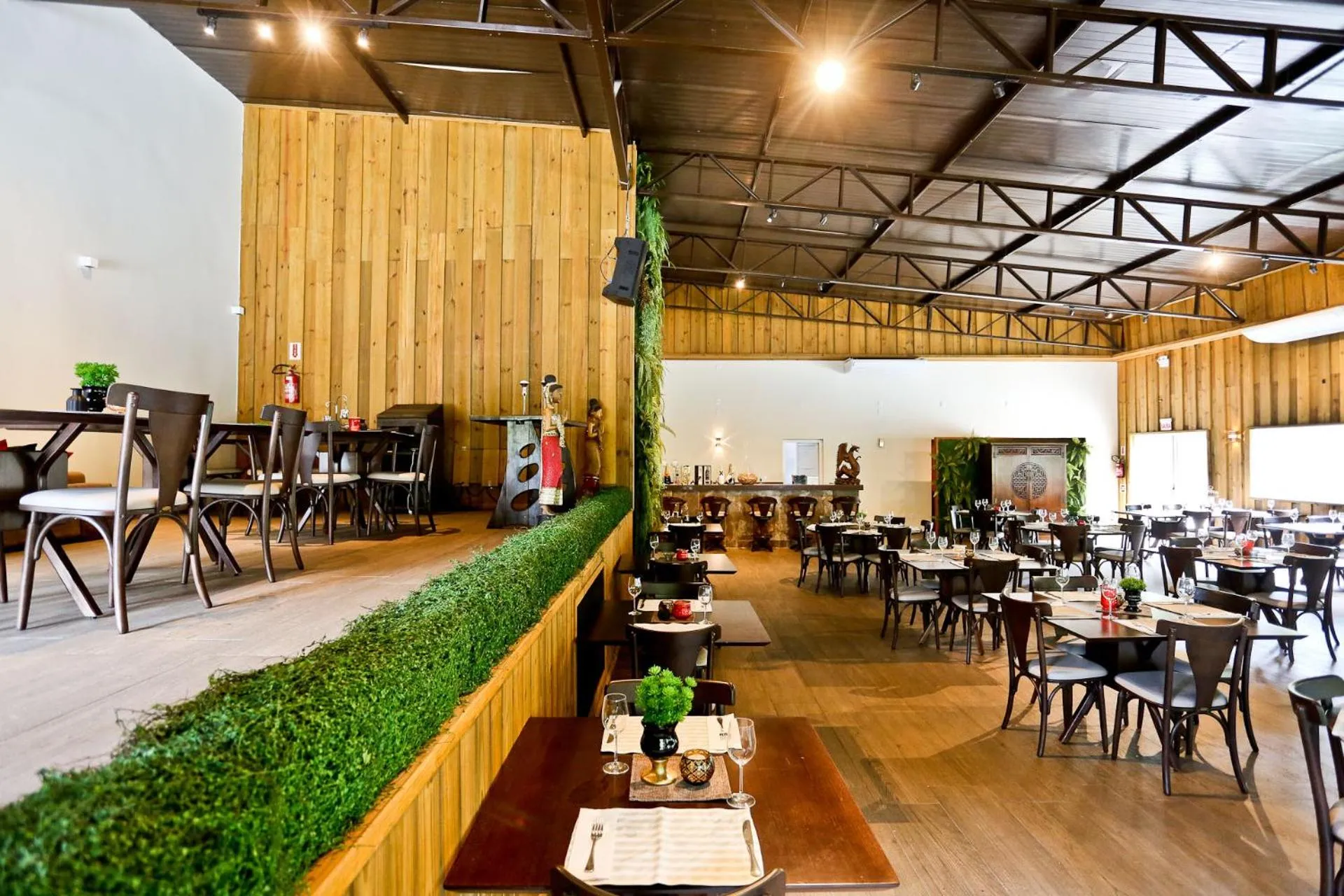 Restaurant/places to eat in Estaleiro Guest House