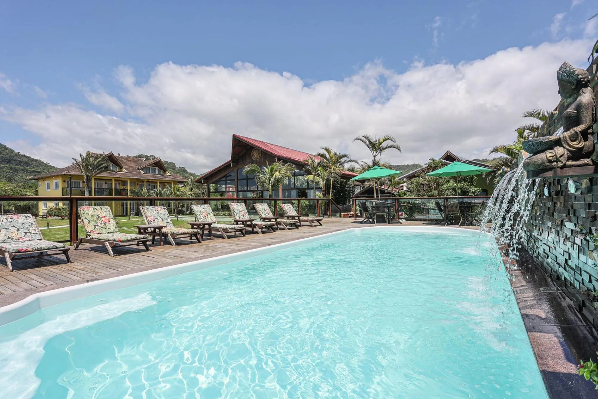 Swimming pool in Estaleiro Guest House
