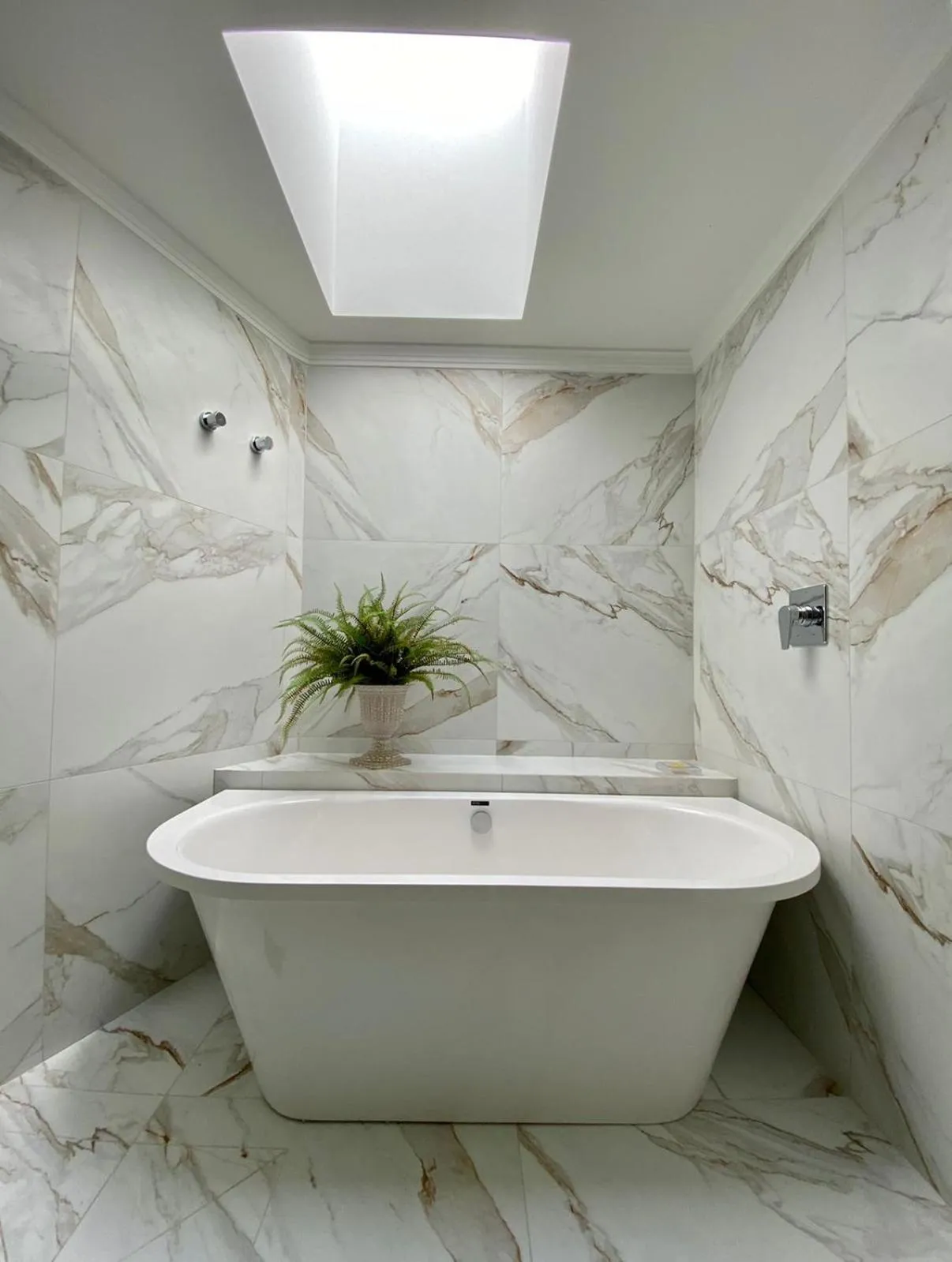 Bath in Estaleiro Guest House