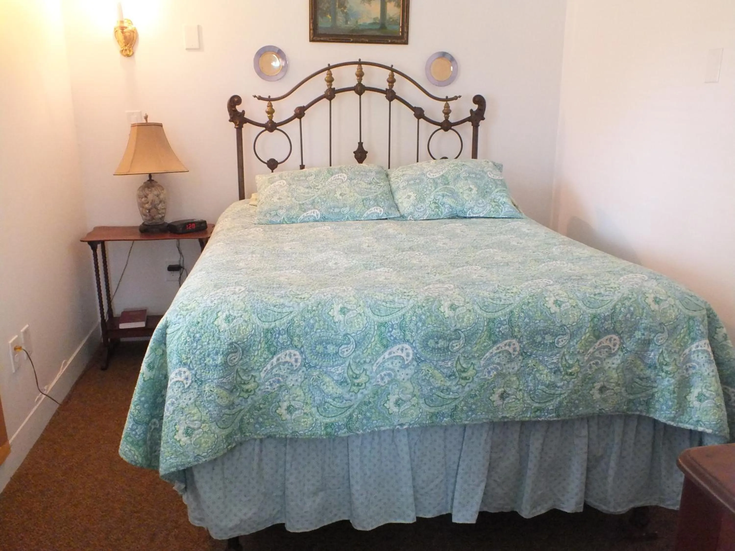 Bedroom, Bed in Scarborough Inn