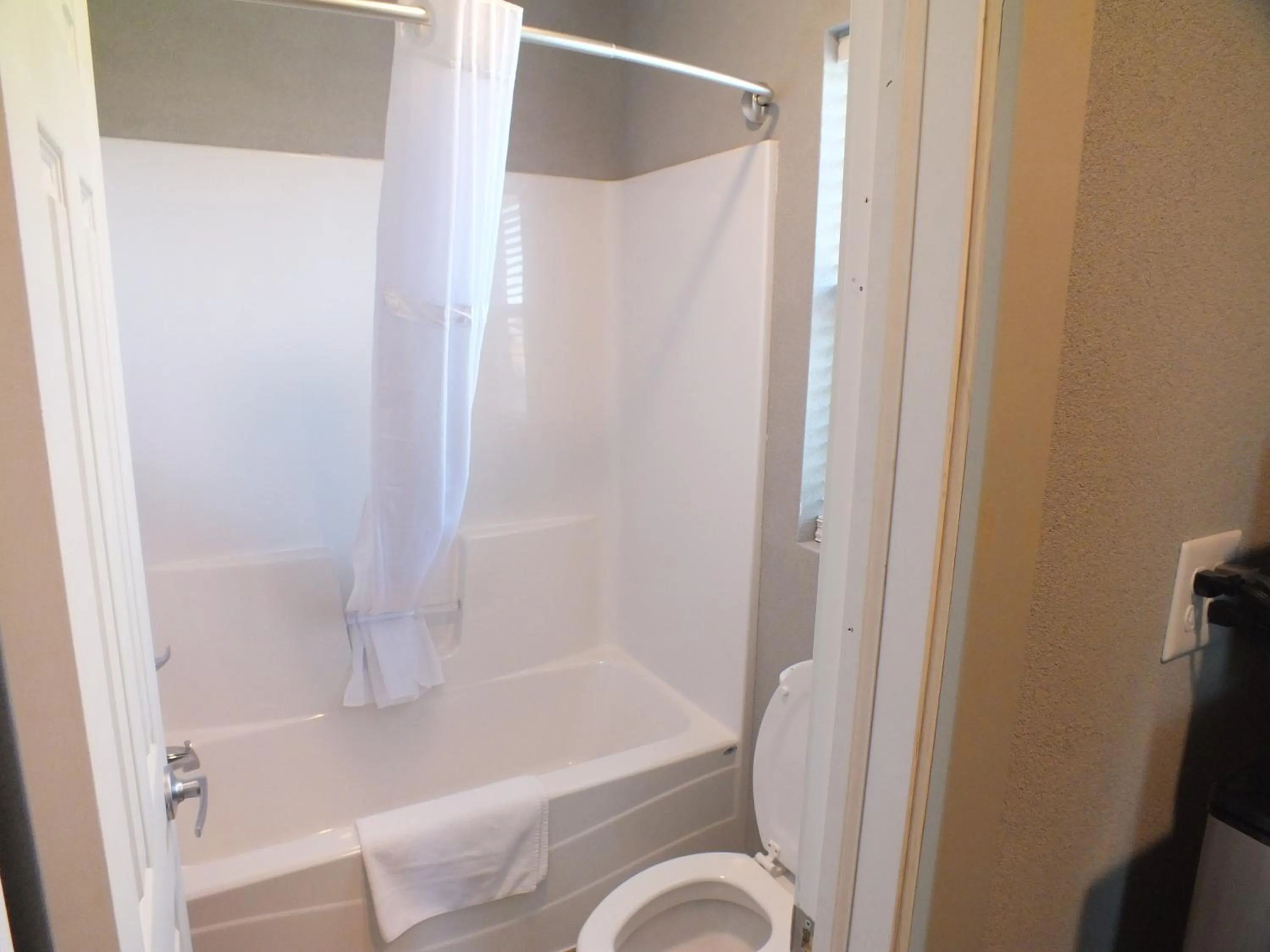 Bathroom in Scarborough Inn