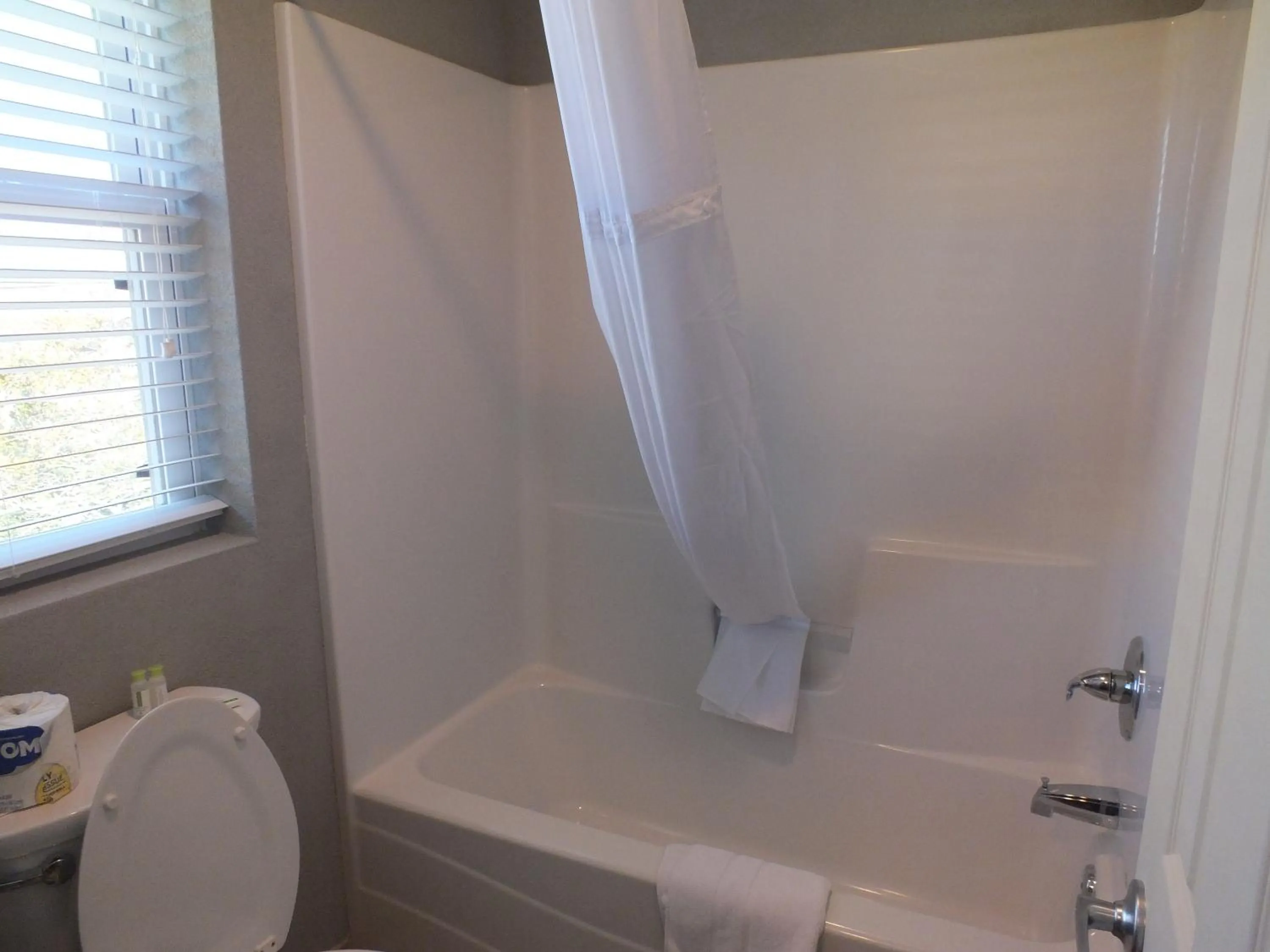 Bathroom in Scarborough Inn