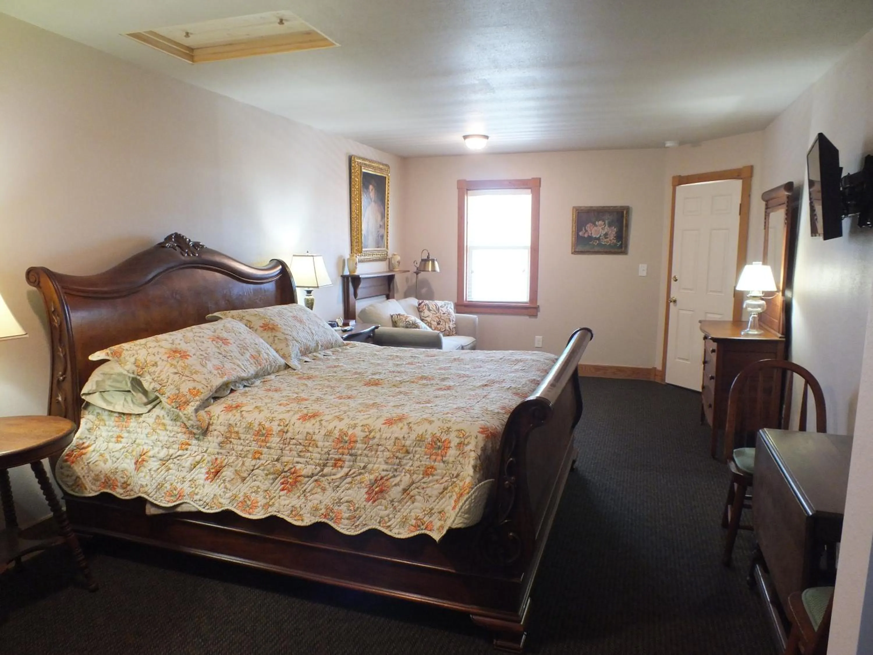 Bedroom, Bed in Scarborough Inn