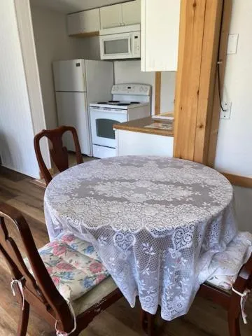 Kitchen or kitchenette in Scarborough Inn