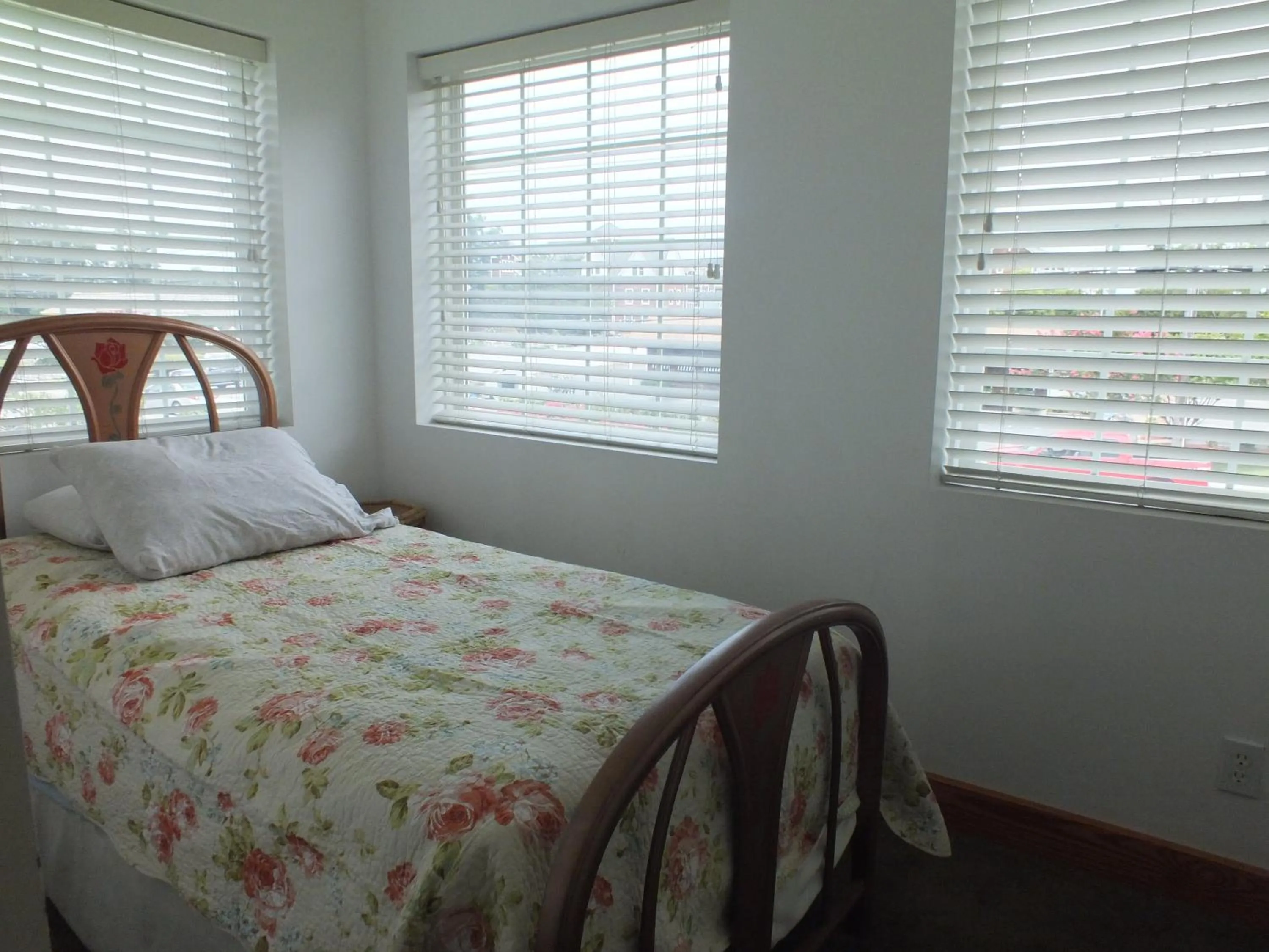 Bedroom, Bed in Scarborough Inn
