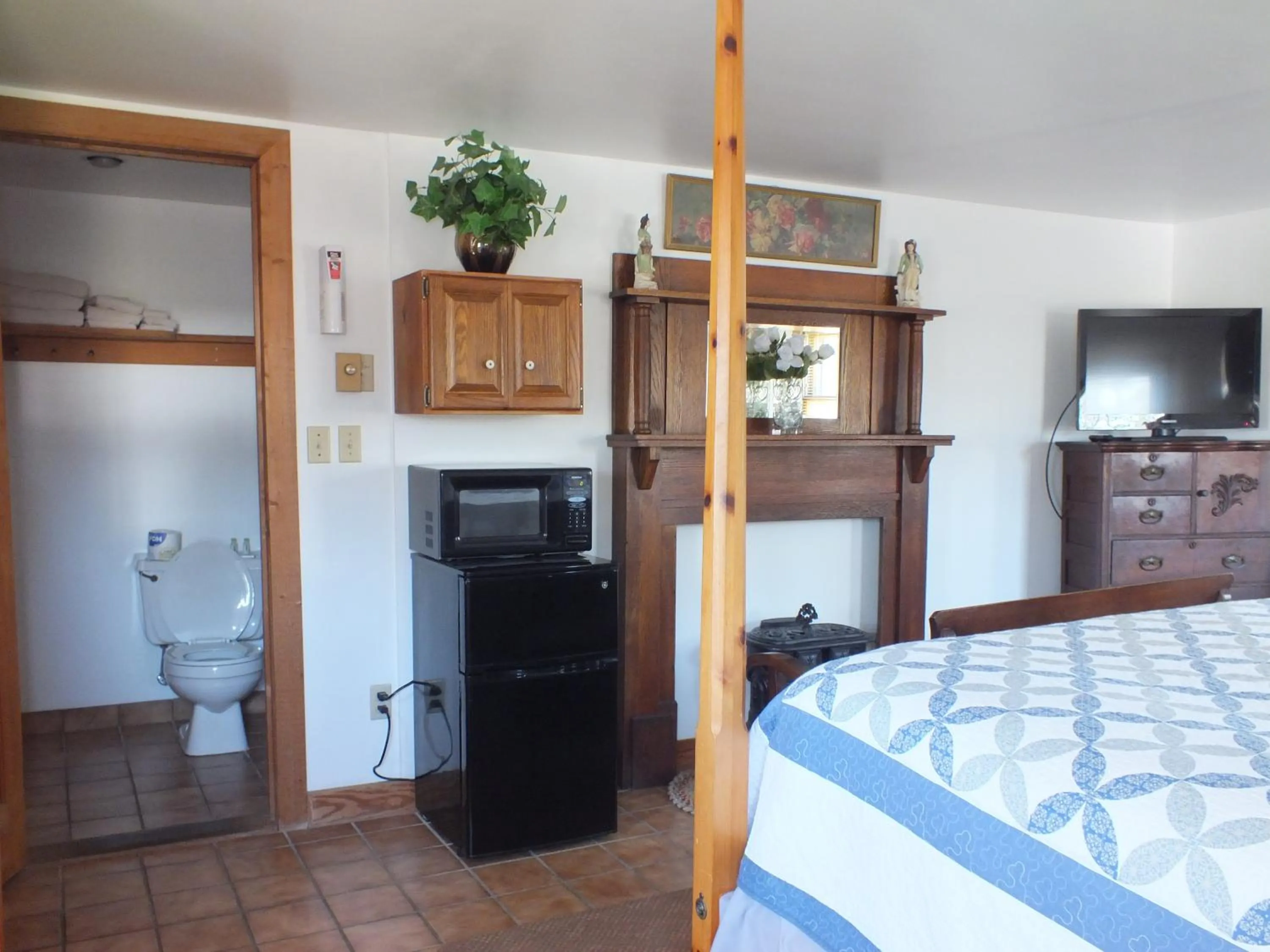 Bedroom in Scarborough Inn