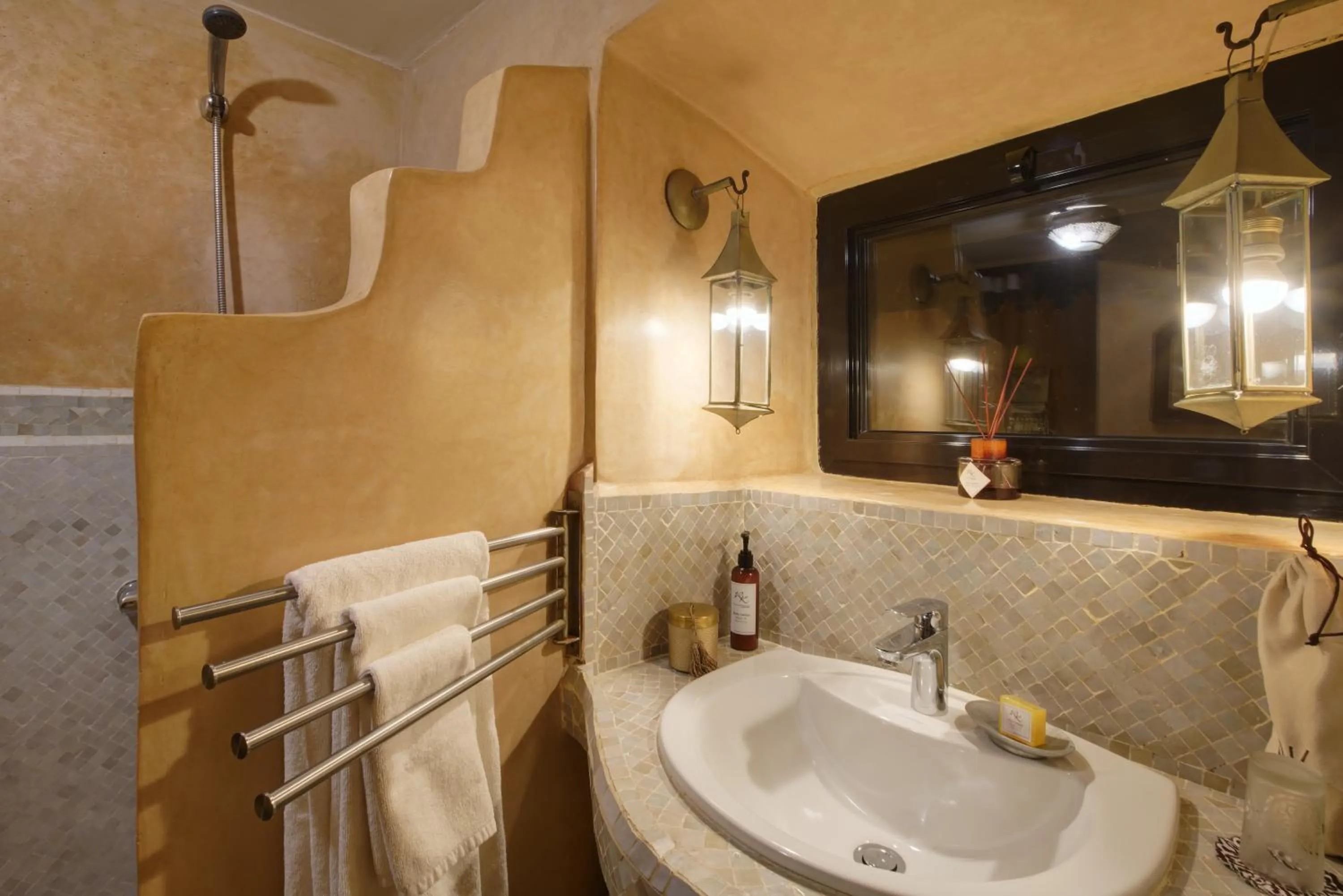 Shower in Riad Kheirredine