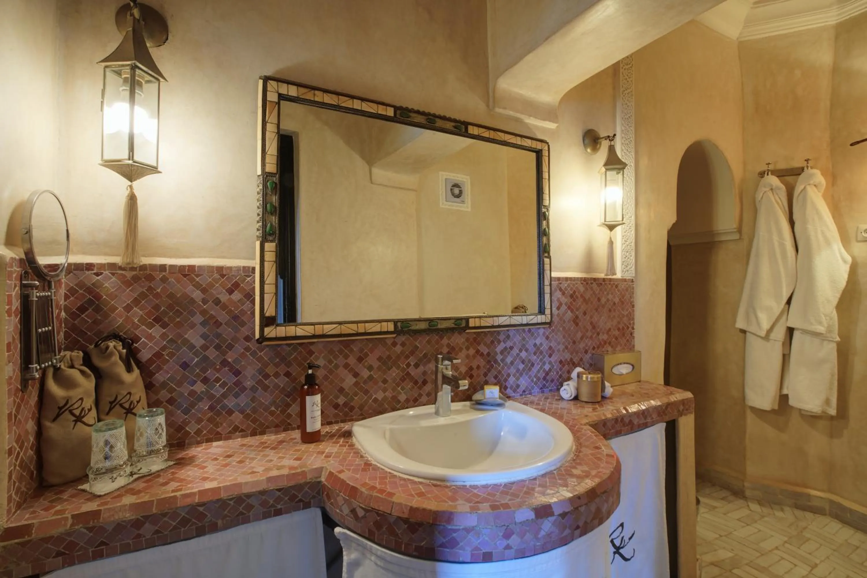 Shower in Riad Kheirredine