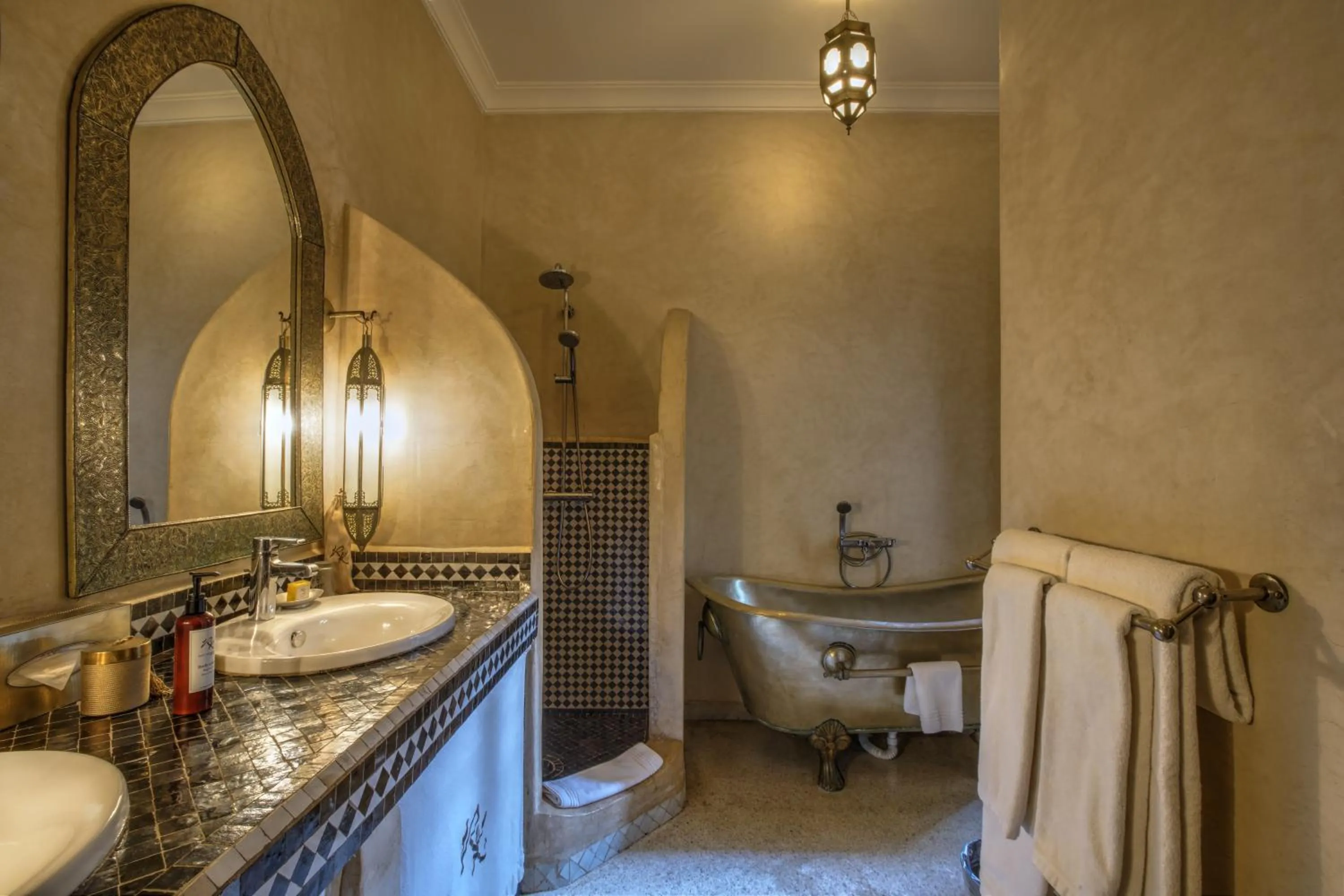 Toilet in Riad Kheirredine