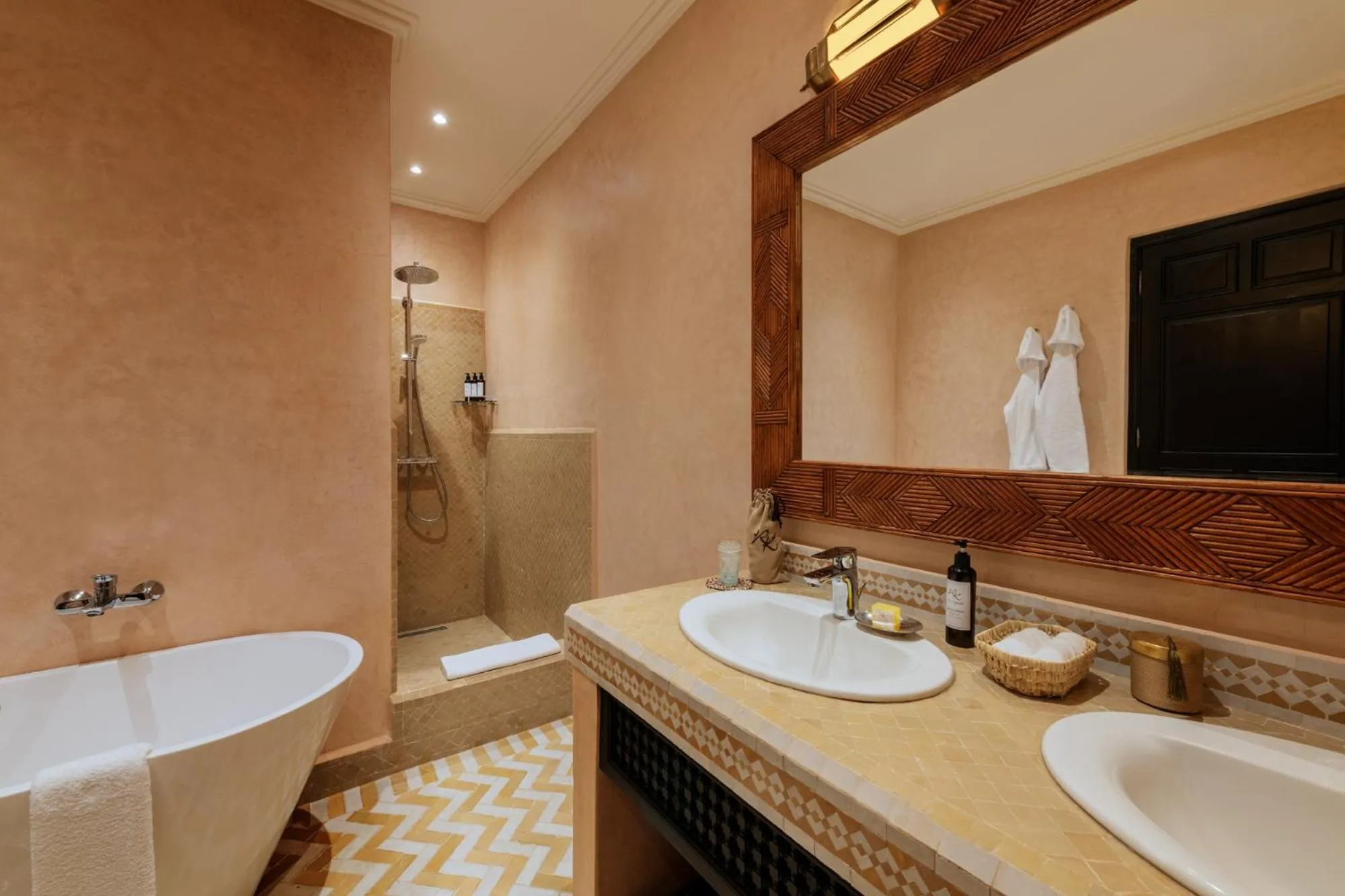 Shower in Riad Kheirredine