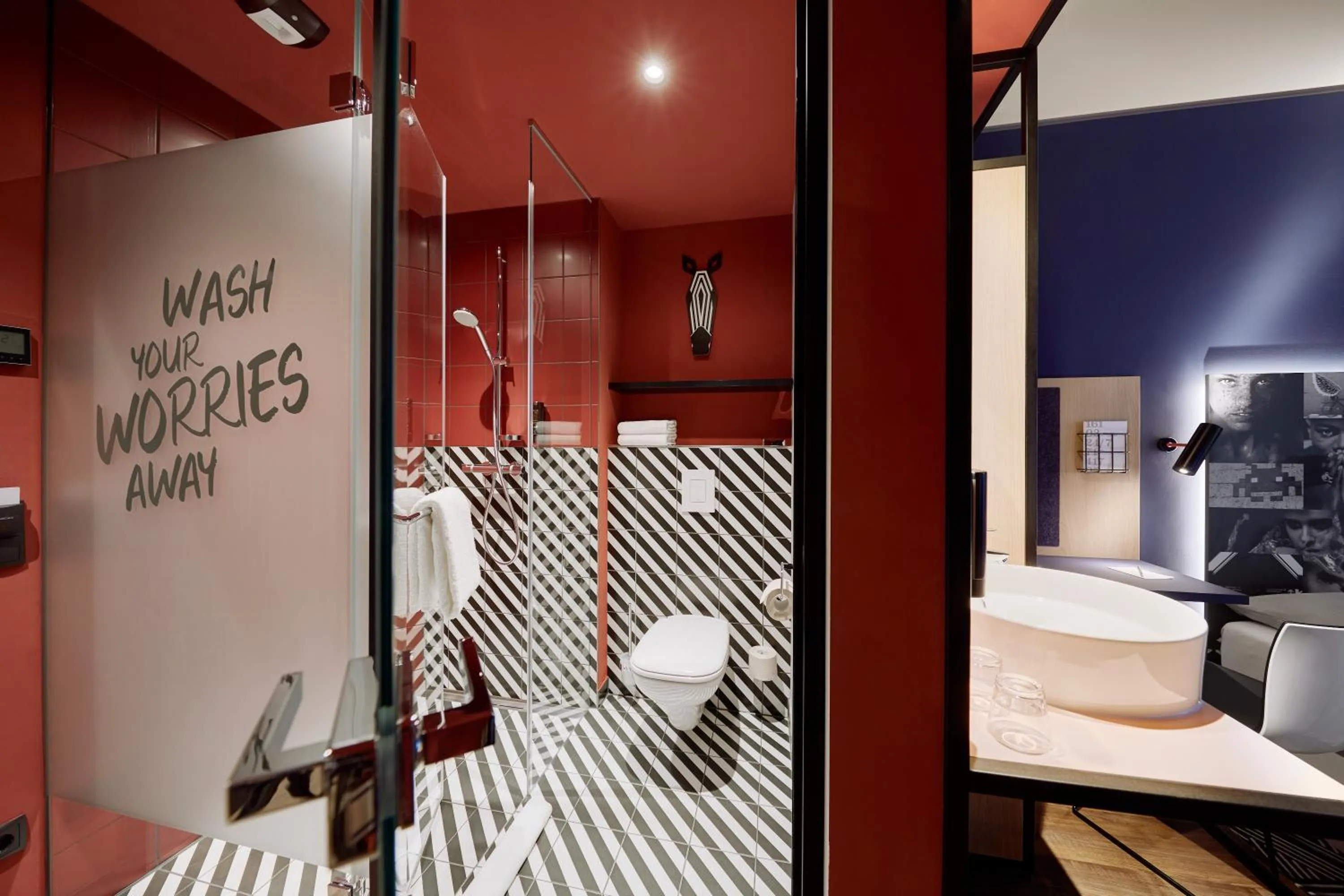 Shower in LEGERE EXPRESS Leipzig