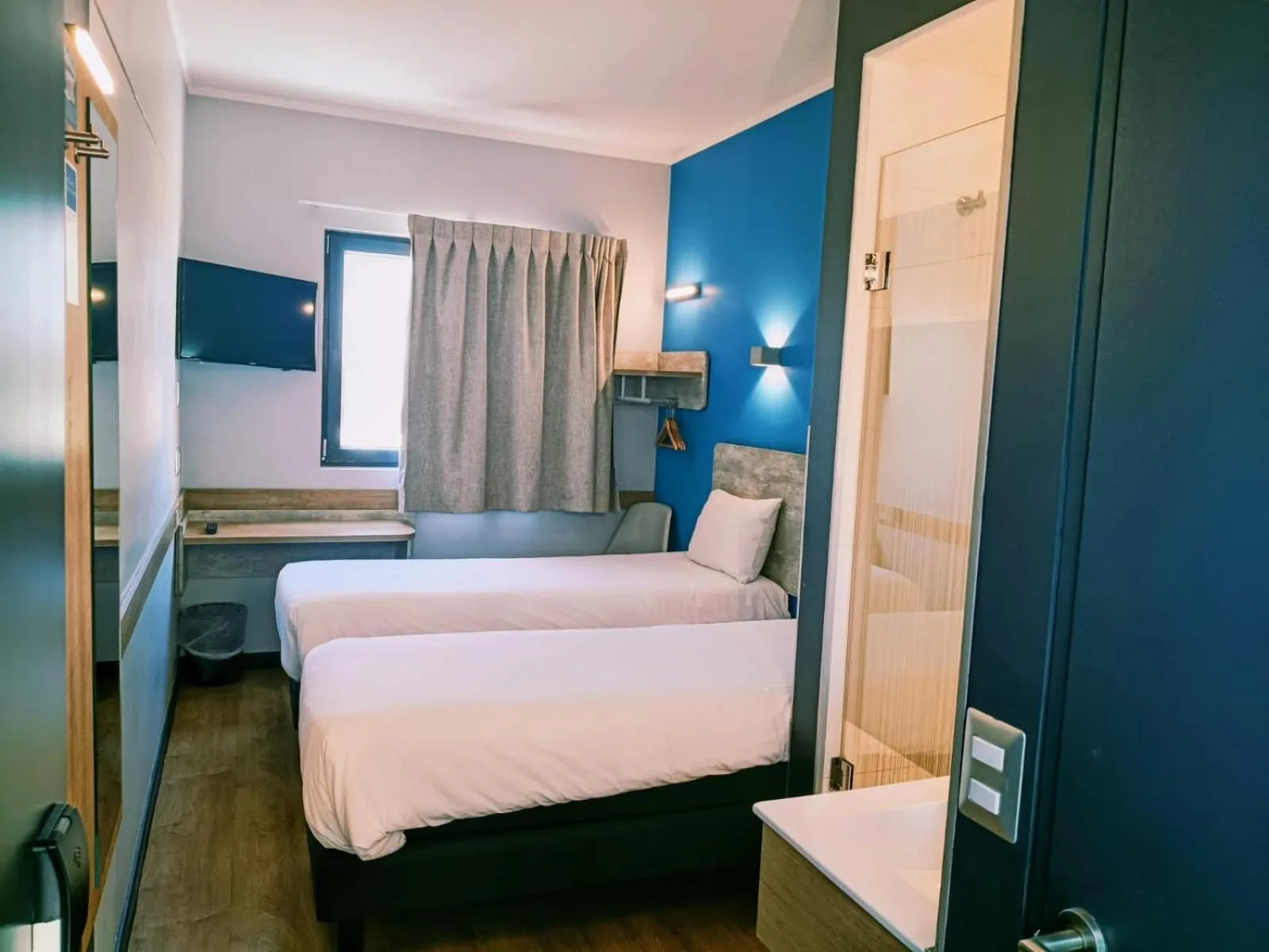 Restaurant/places to eat, Bed in ibis budget Santiago Providencia