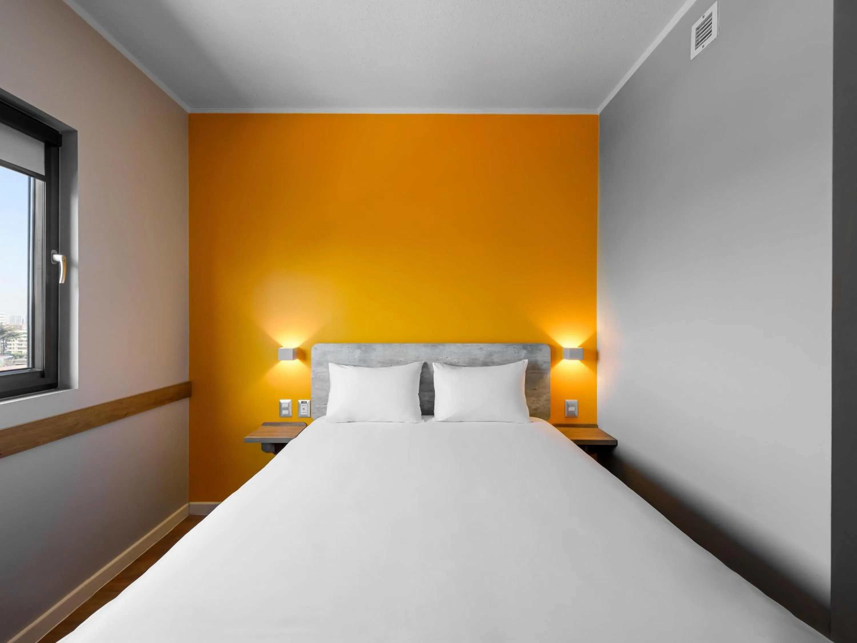 Bedroom, Bed in ibis budget Santiago Providencia