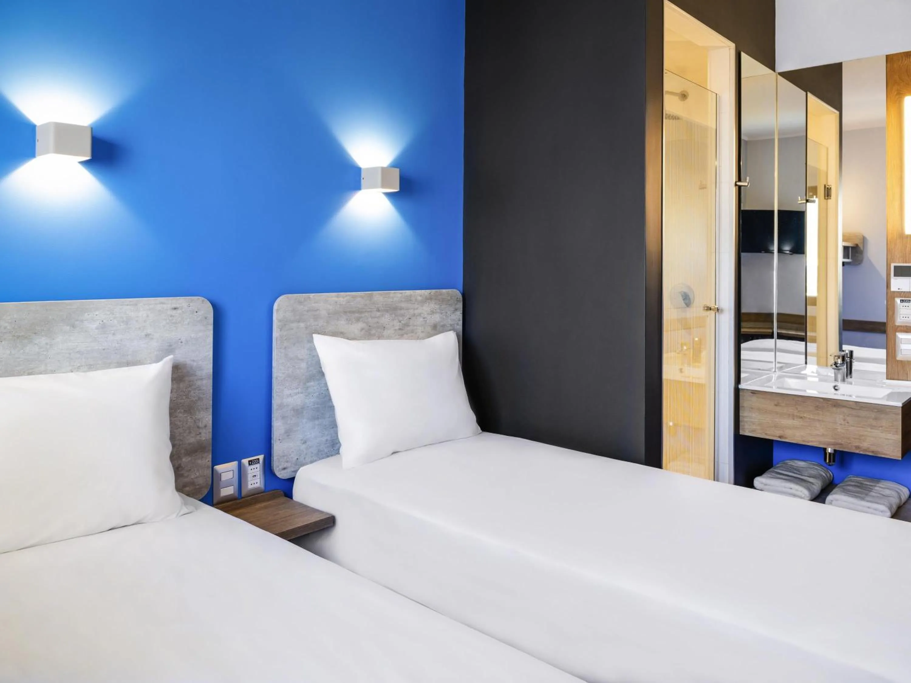Bedroom, Bed in ibis budget Santiago Providencia