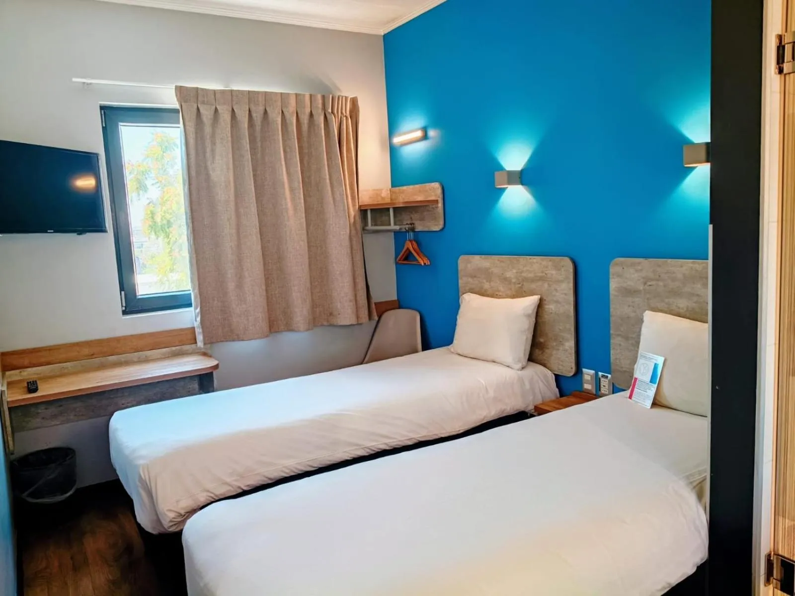 Restaurant/places to eat, Bed in ibis budget Santiago Providencia