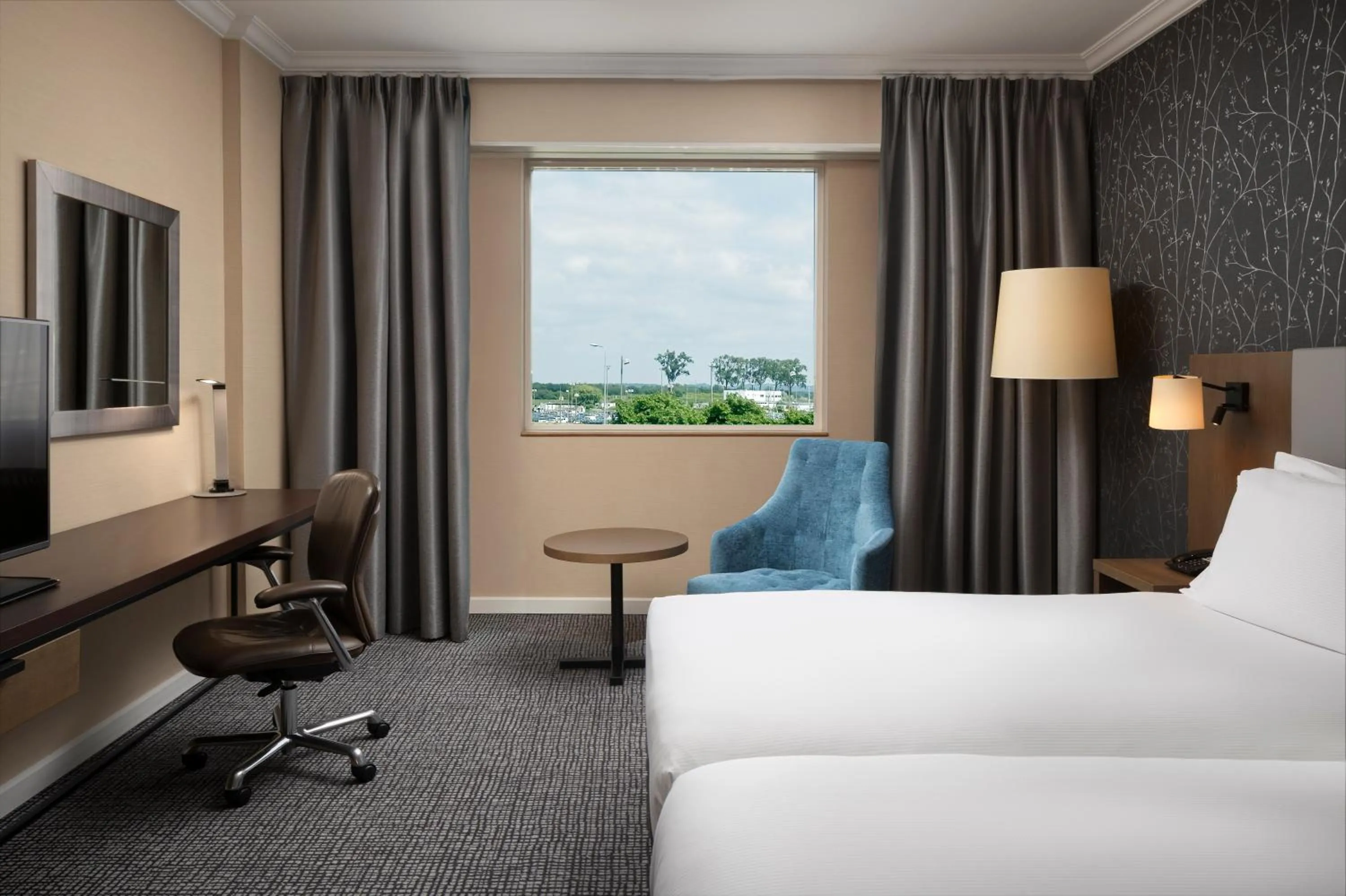 Bedroom, Bed in Hilton Paris Charles De Gaulle Airport