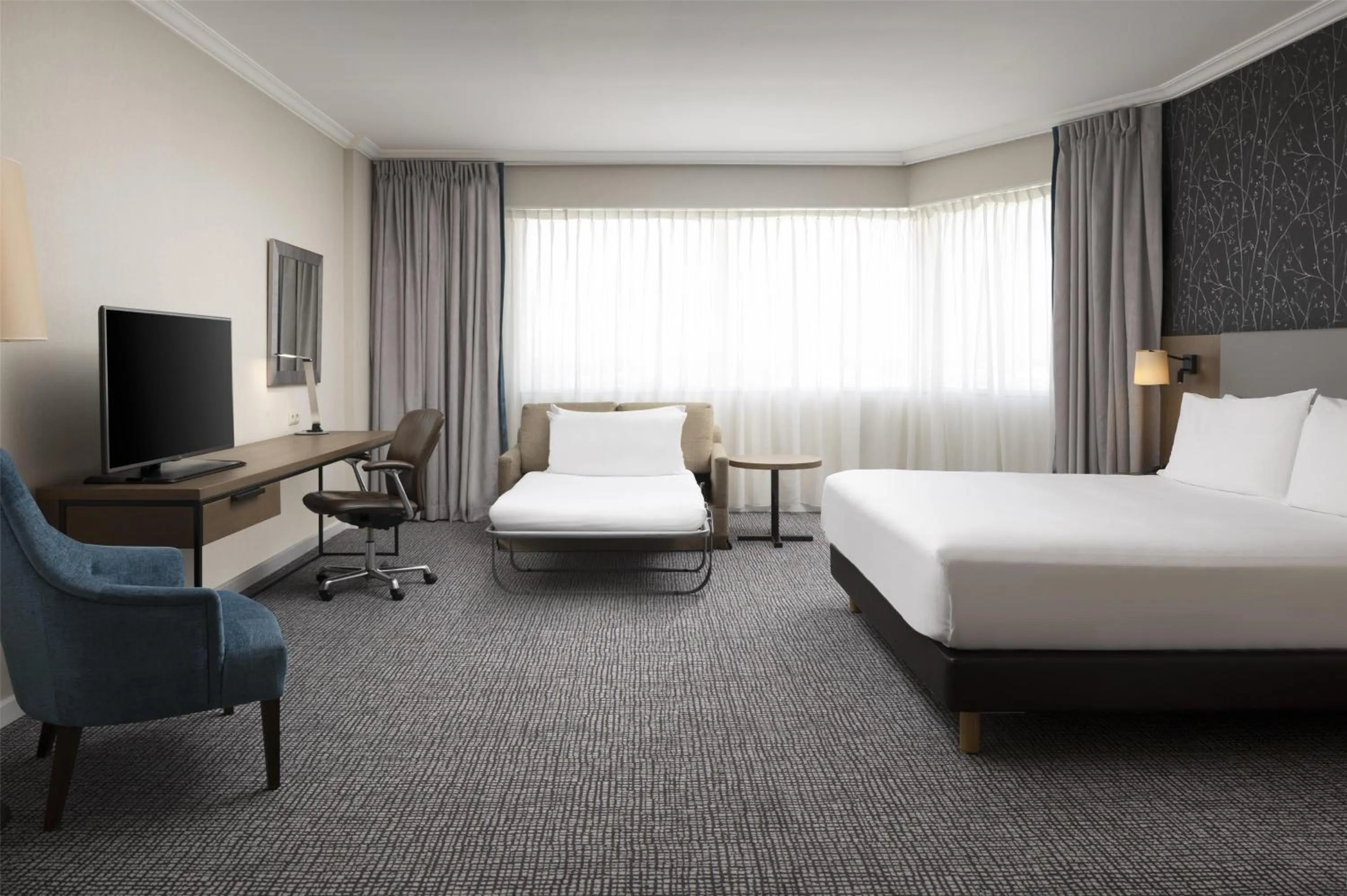 Bed in Hilton Paris Charles De Gaulle Airport