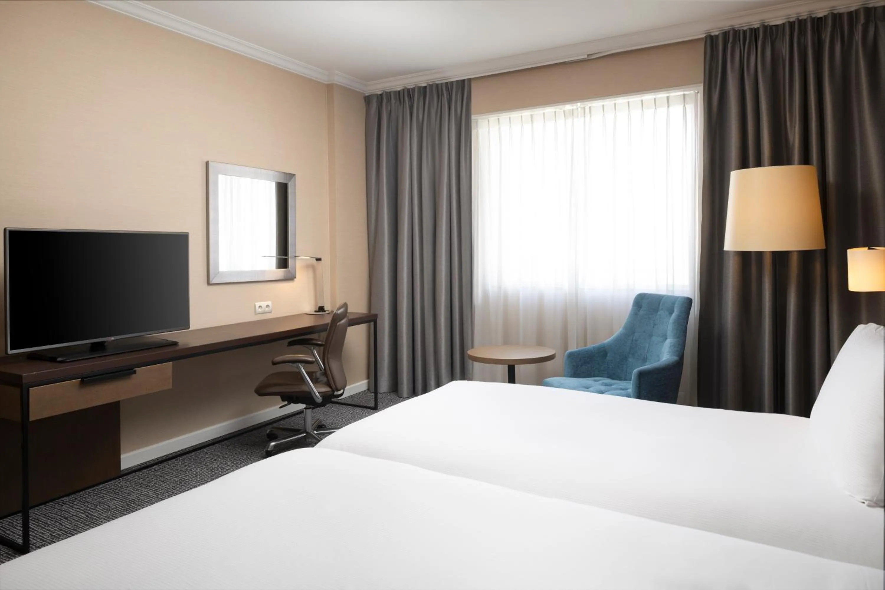 Bedroom, Bed in Hilton Paris Charles De Gaulle Airport