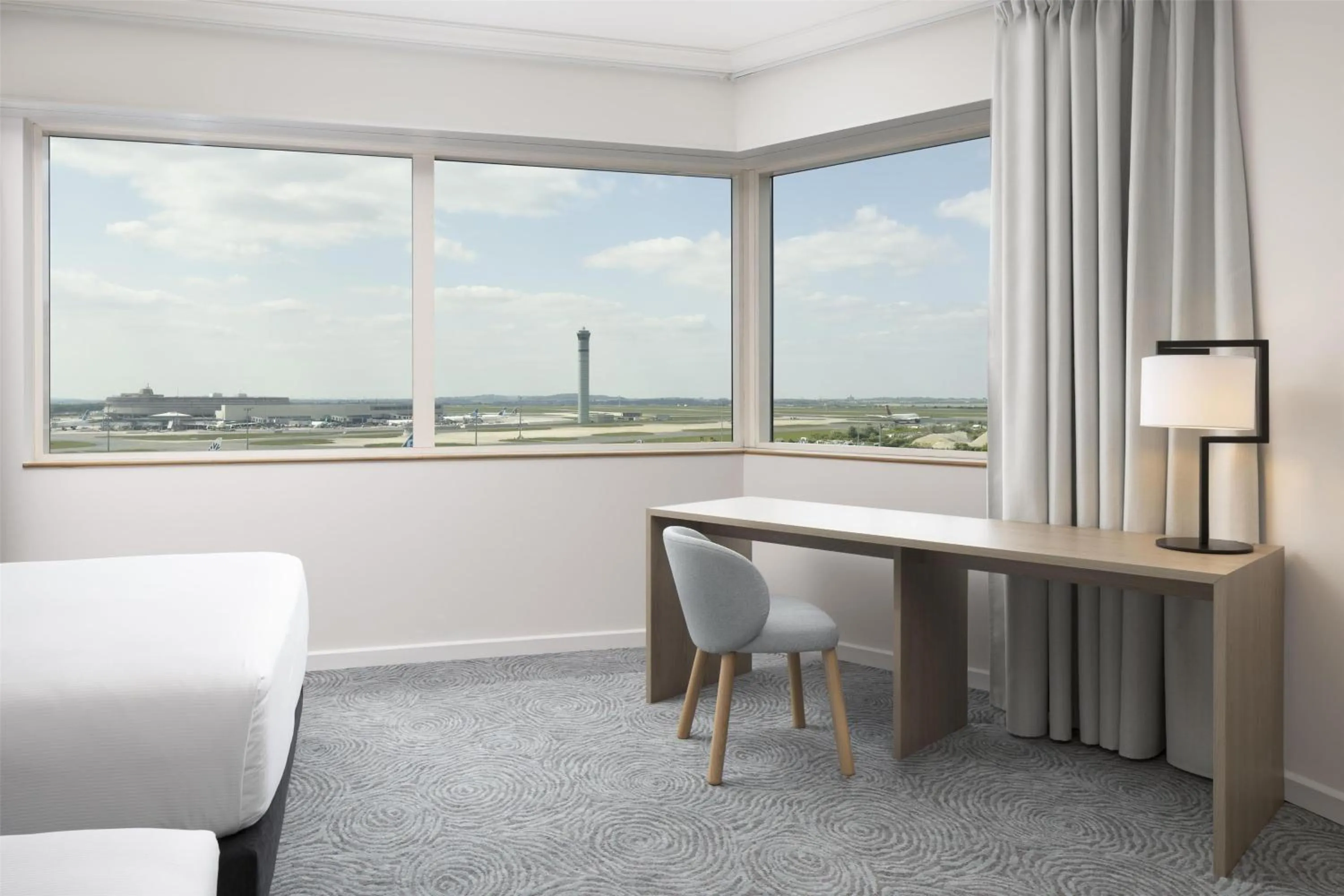 Bedroom, Bed in Hilton Paris Charles De Gaulle Airport