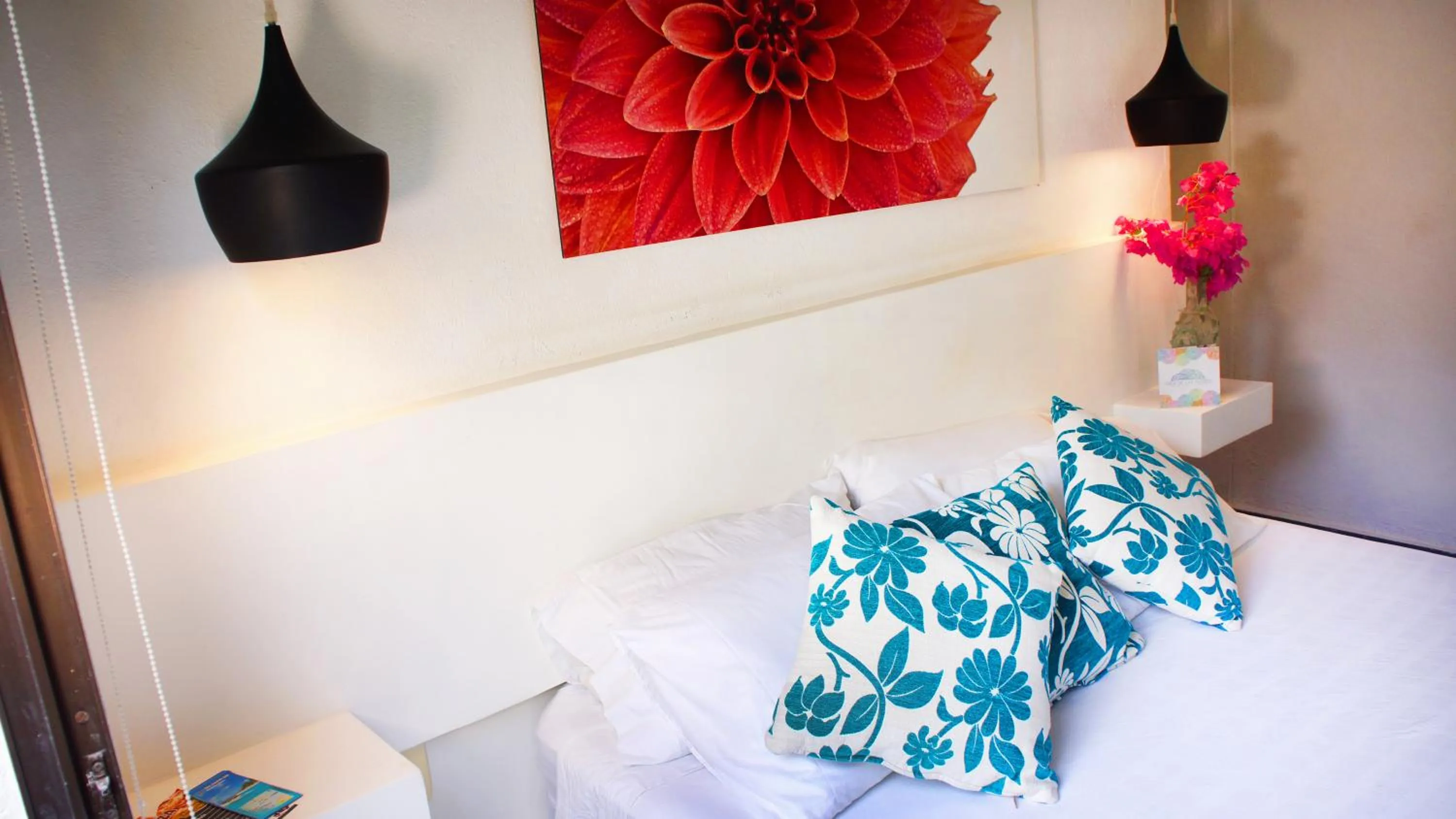 Bedroom, Bed in Casa de las Flores tropical