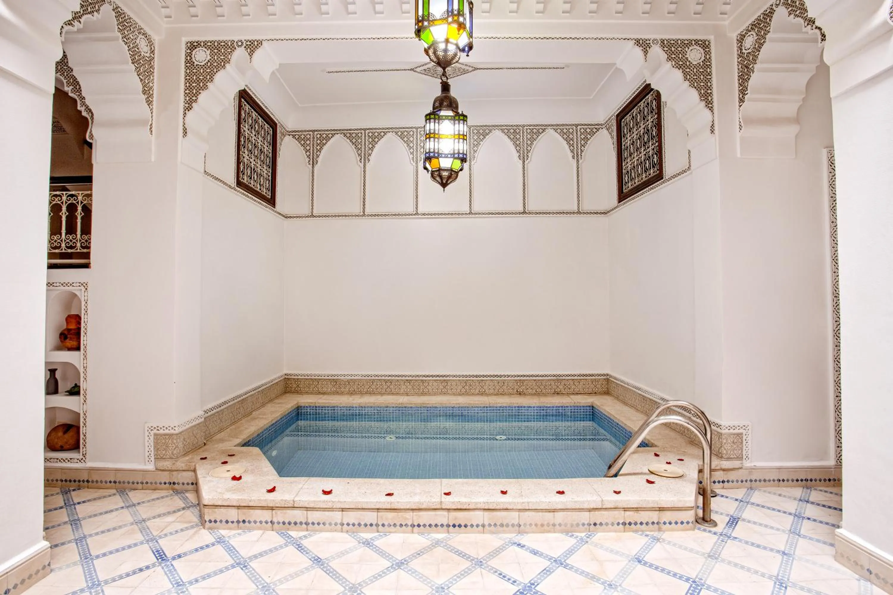 Swimming pool in Riad Al Jana