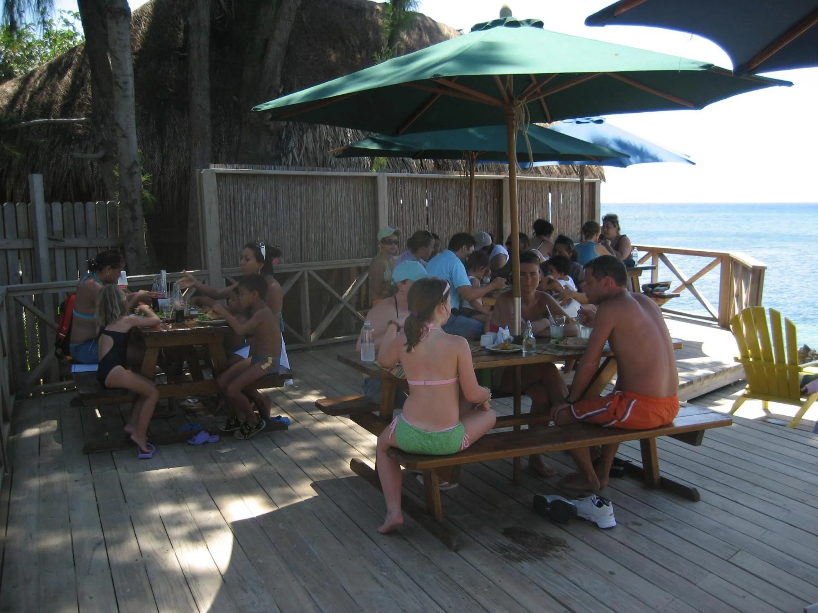 Restaurant/places to eat in Las Rocas Resort and Dive Center
