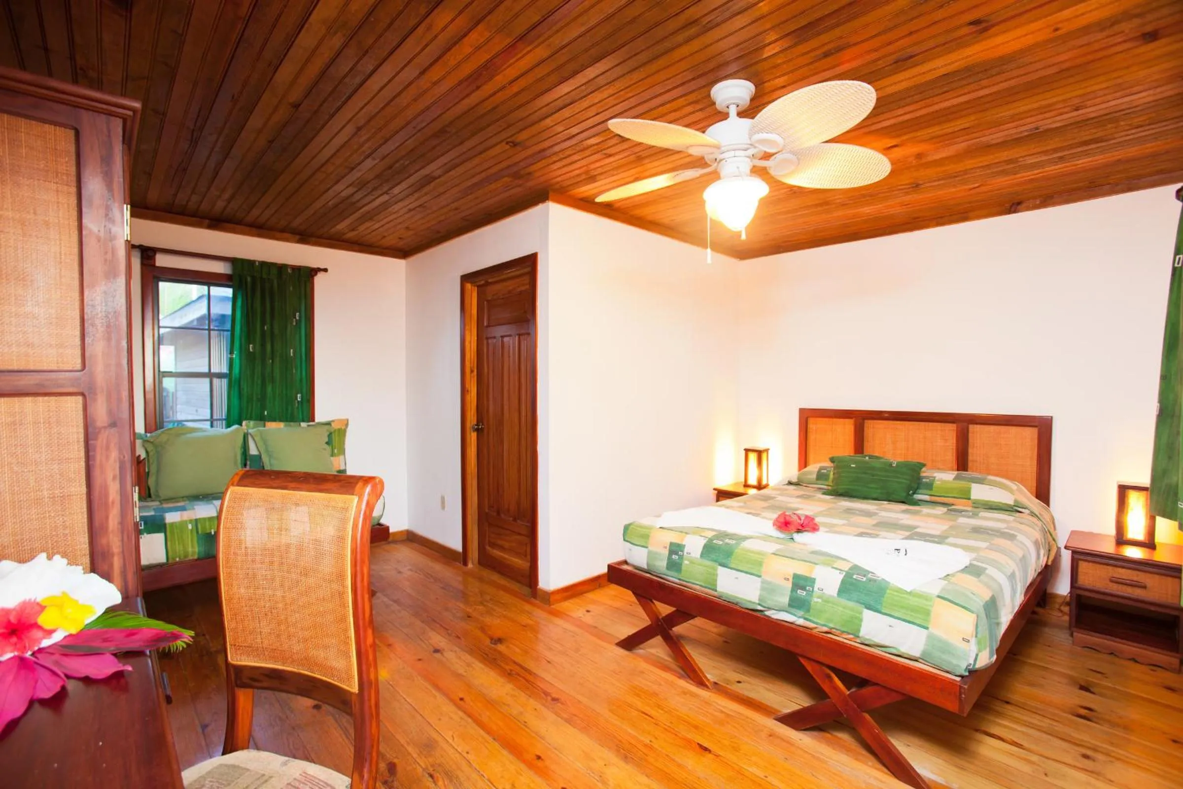 Photo of the whole room, Bed in Las Rocas Resort and Dive Center