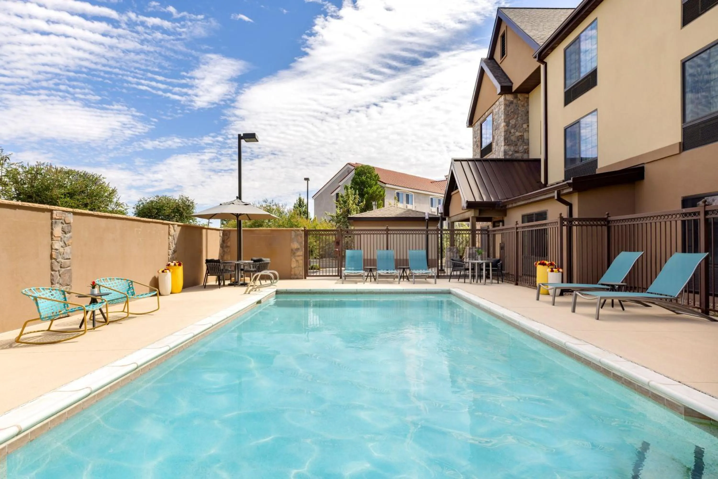 Swimming pool in TownePlace Suites by Marriott Roswell
