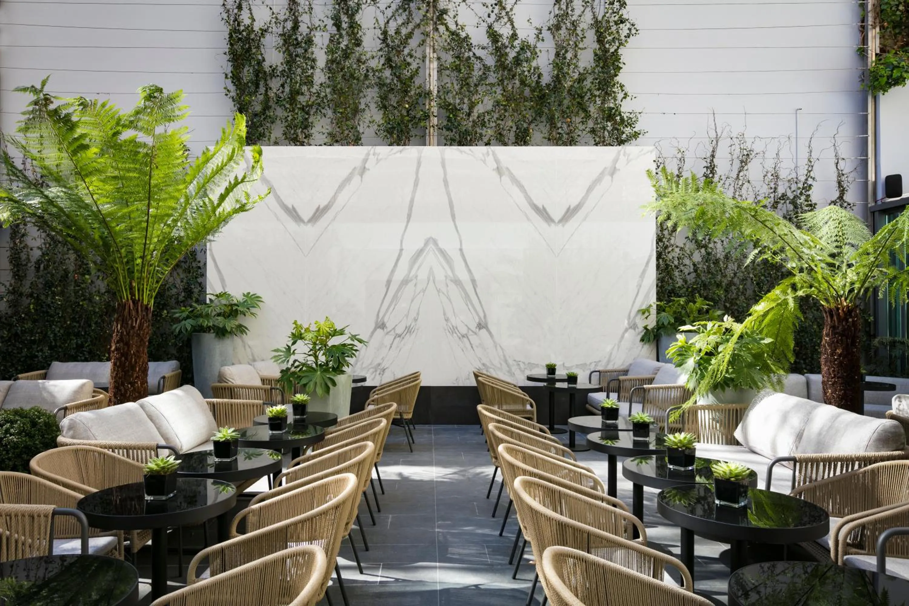 Balcony/Terrace in L'Hôtel du Collectionneur Paris