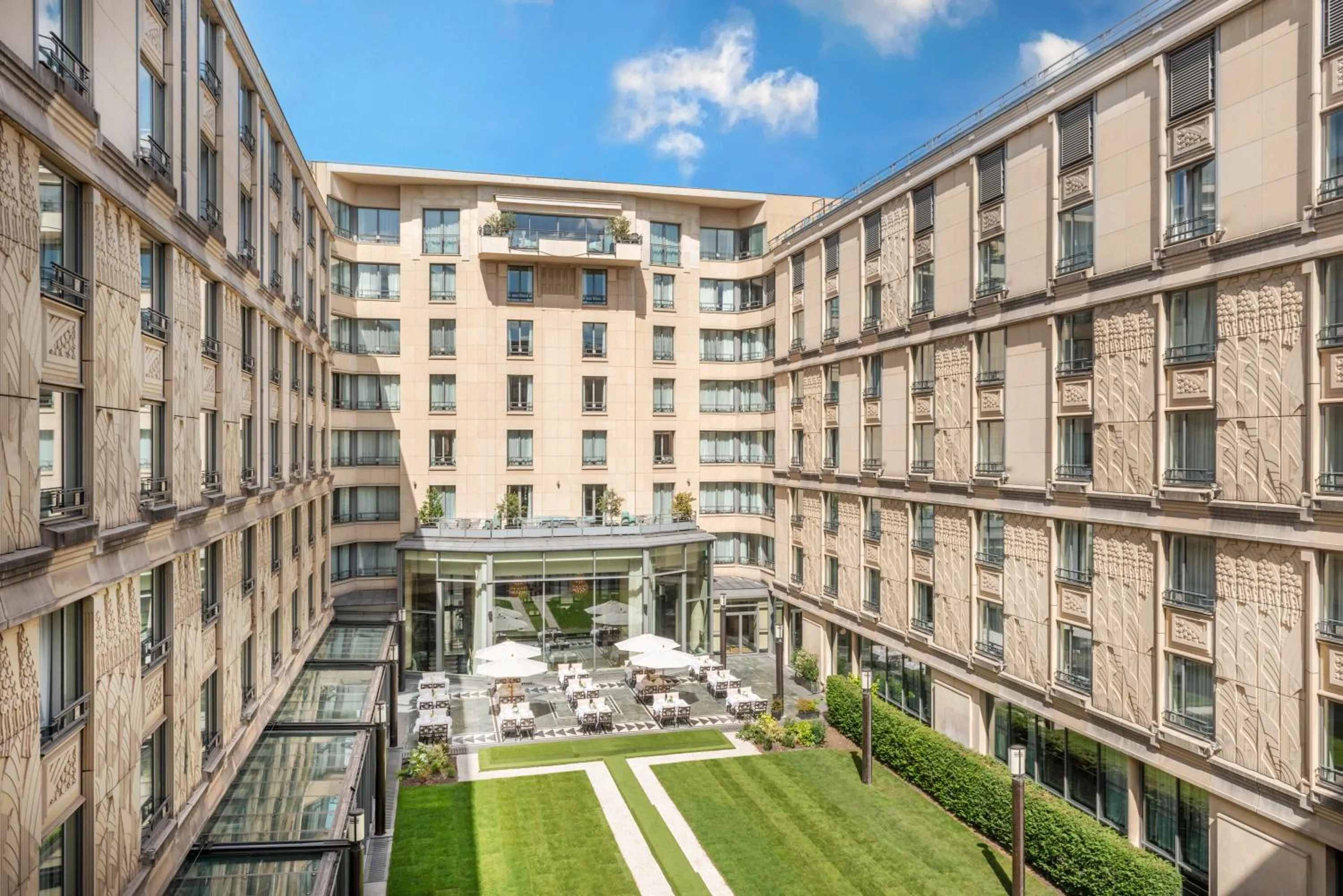 Garden in L'Hôtel du Collectionneur Paris