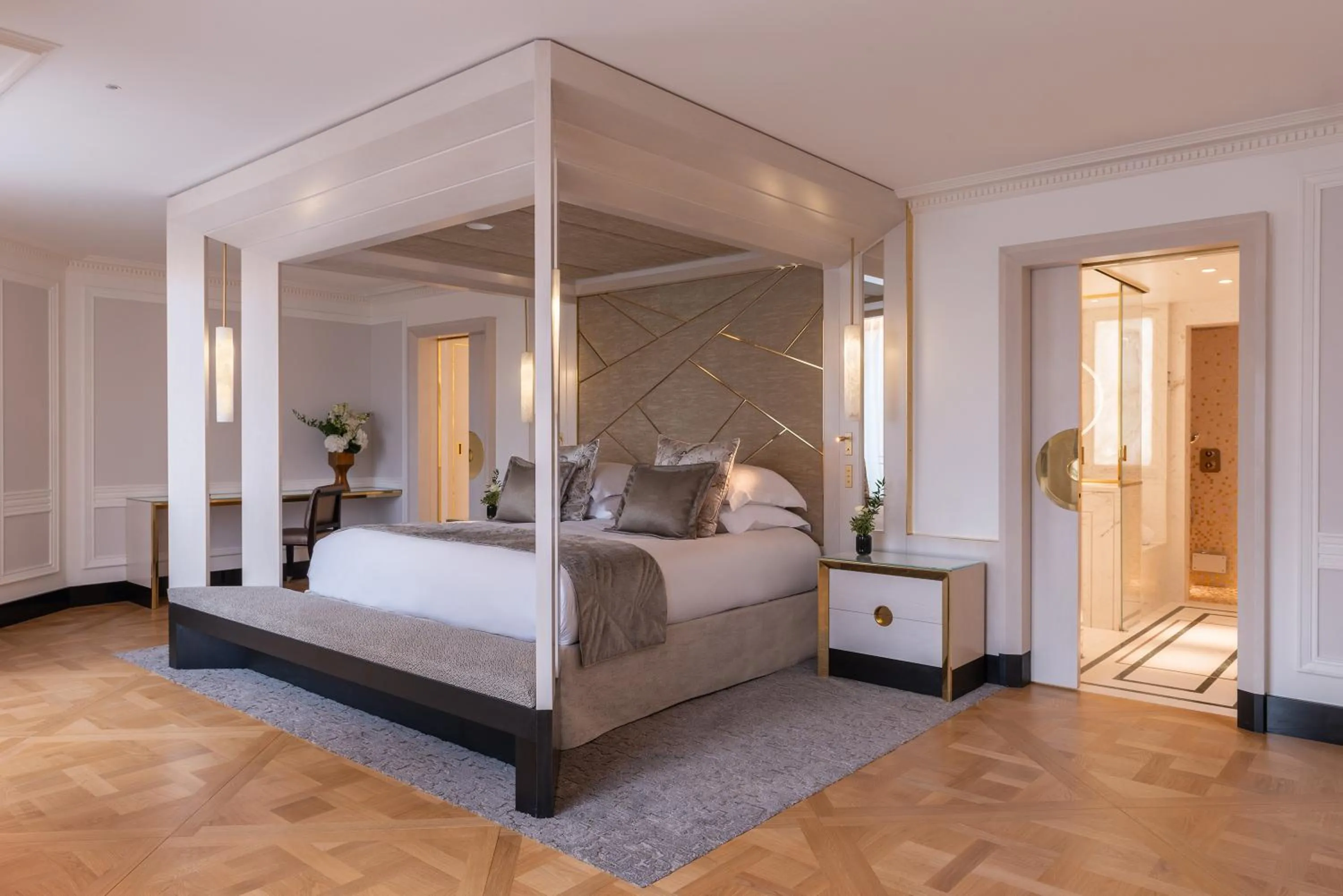 Bedroom, Bed in L'Hôtel du Collectionneur Paris