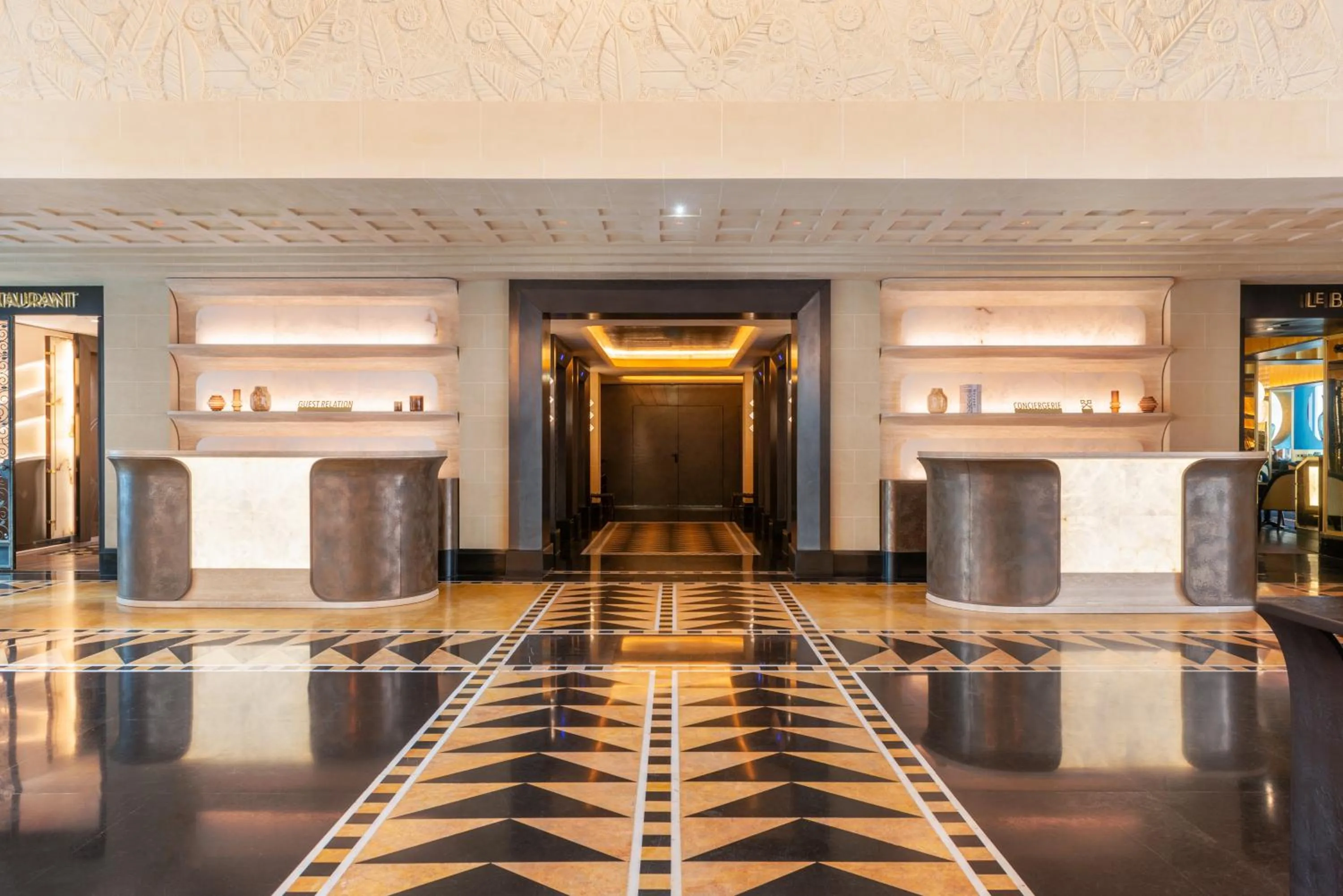 Lobby or reception in L'Hôtel du Collectionneur Paris