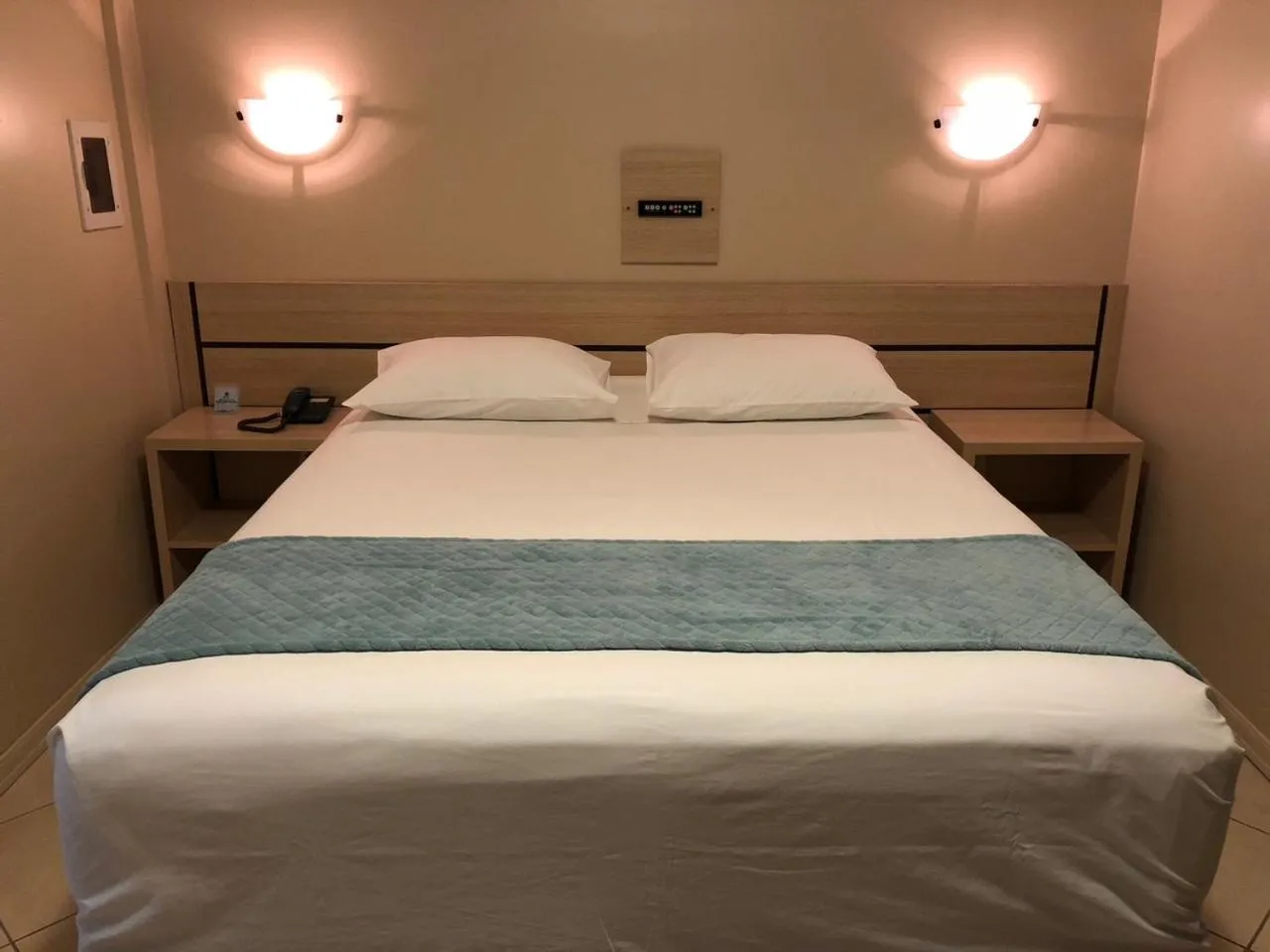 Photo of the whole room, Bed in San Remo Hotel