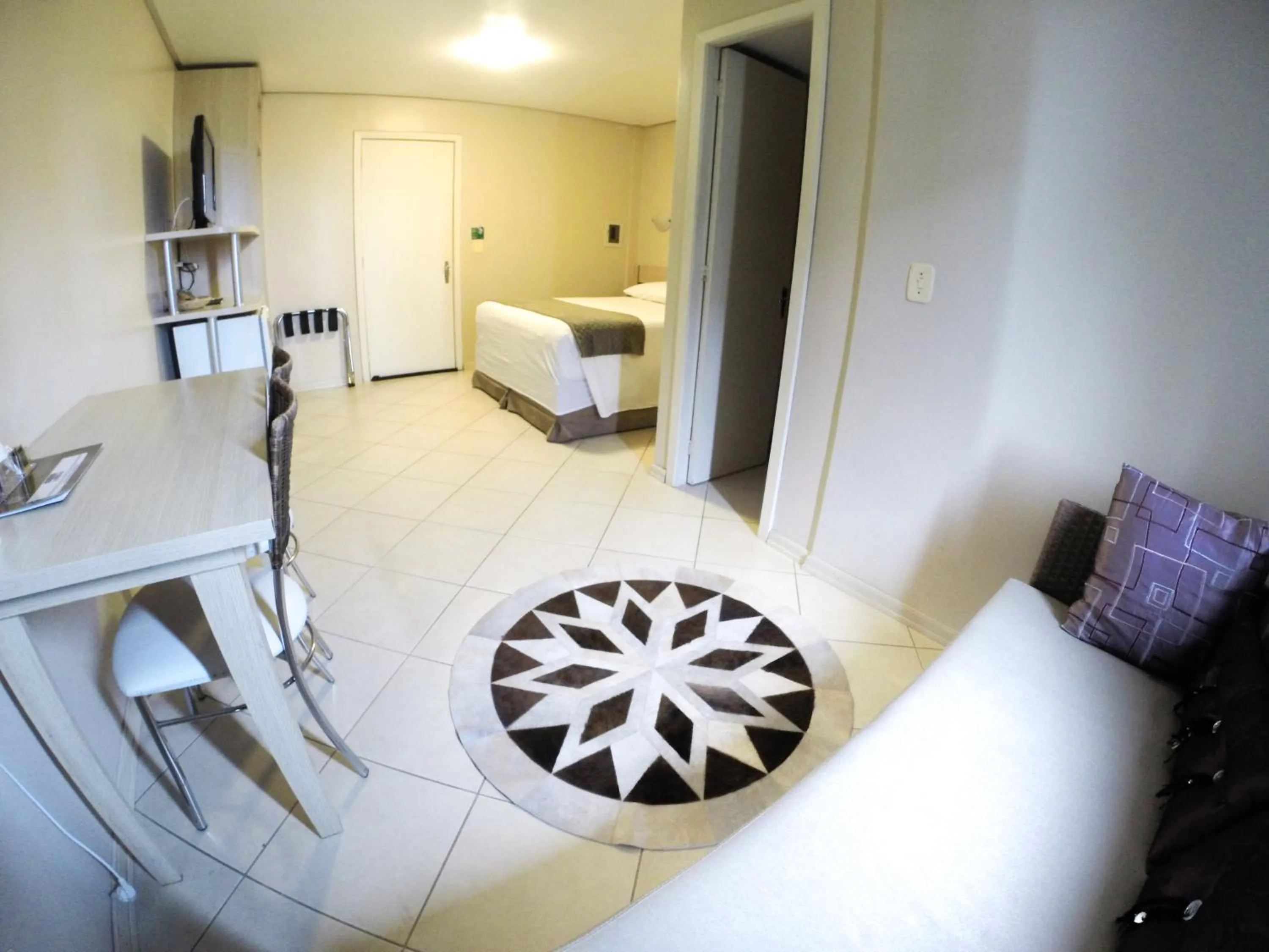 Coffee/tea facilities in San Remo Hotel