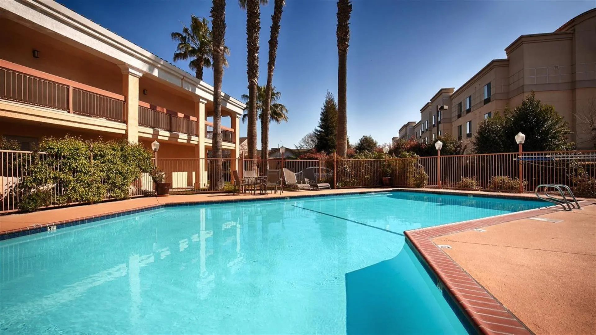 Swimming pool in Best Western Palm Court Inn