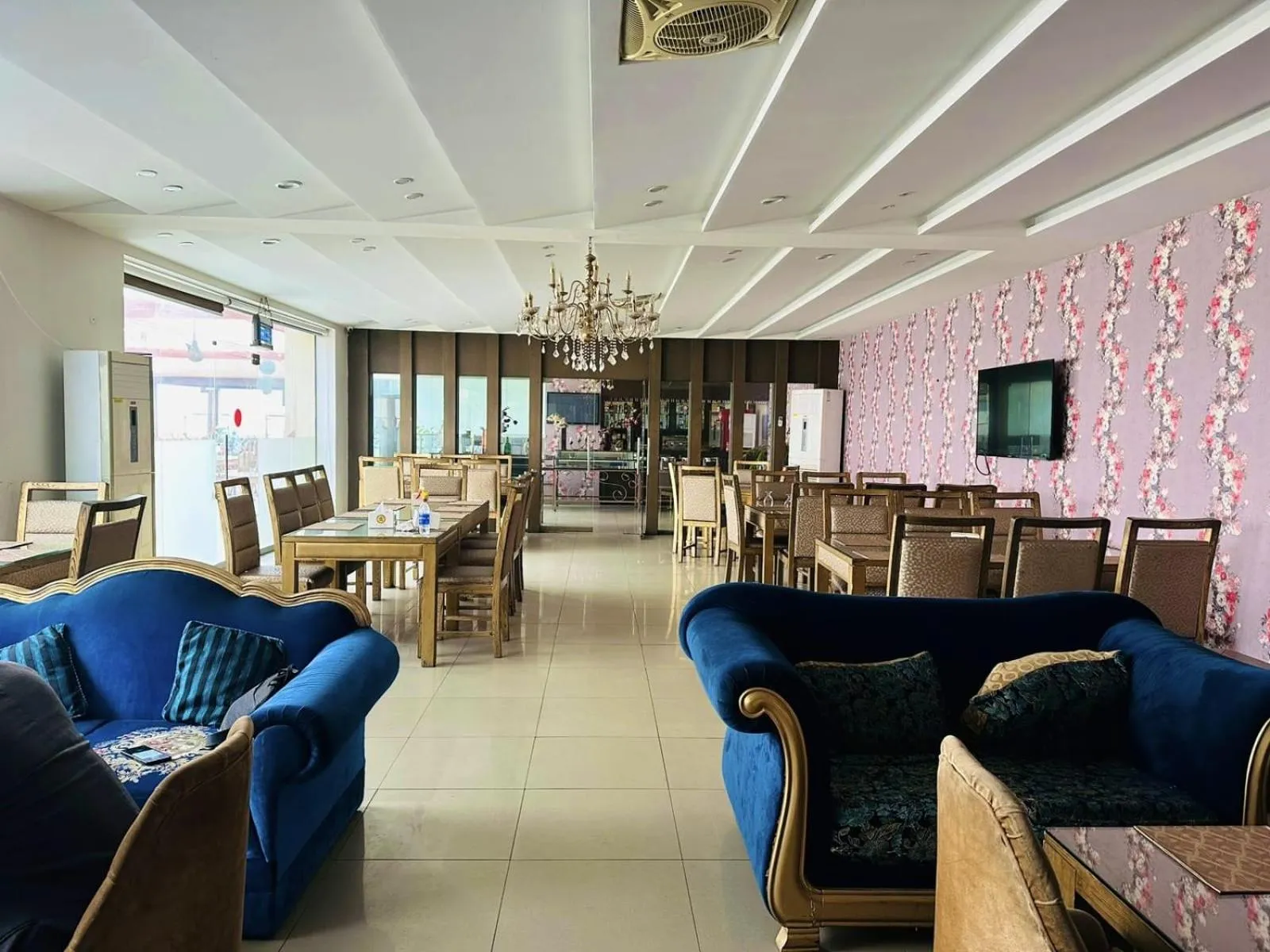 Restaurant/places to eat in Grand Regent Hotel and Suites