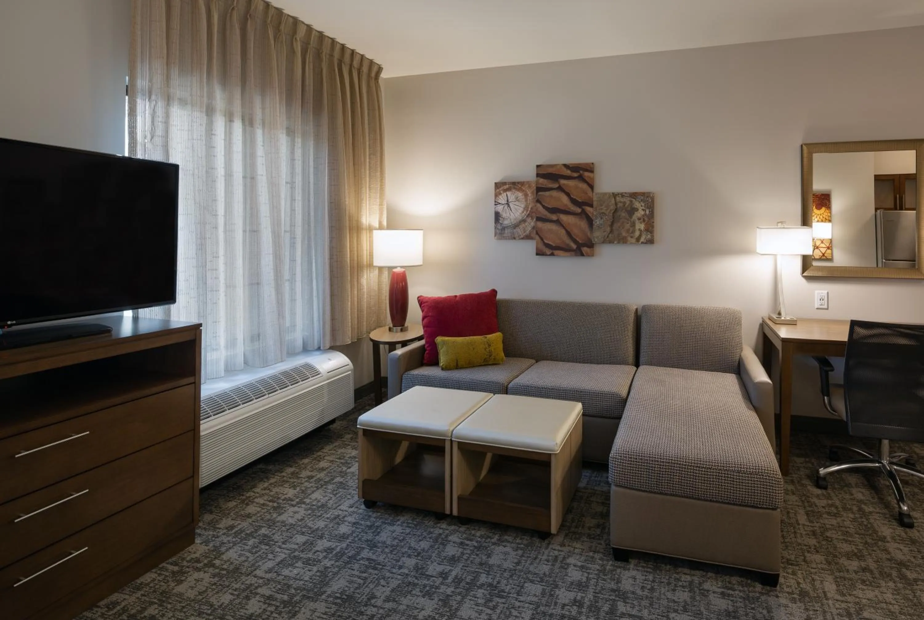 TV and multimedia in Staybridge Suites - Phoenix – Biltmore Area by IHG