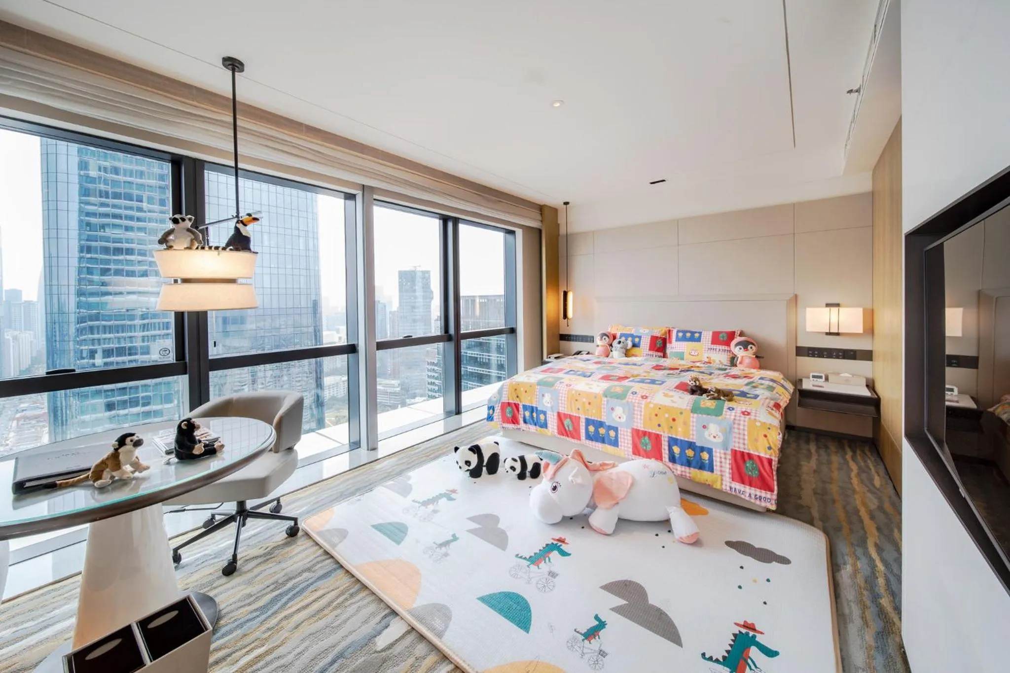 Bedroom, Bed in Crowne Plaza Shenzhen Nanshan by IHG