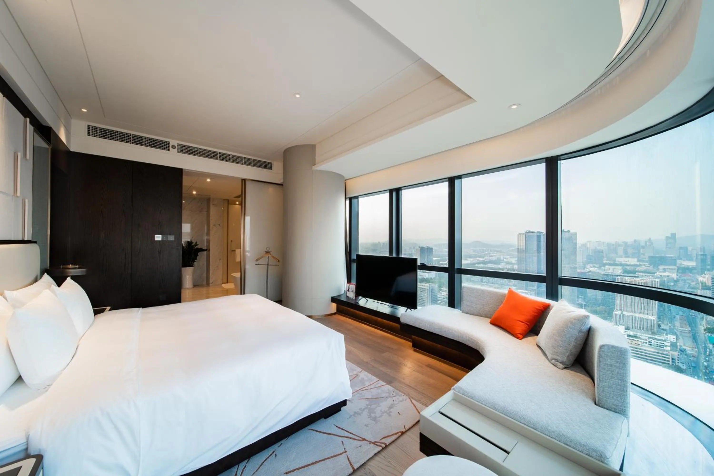 Bedroom, Bed in Crowne Plaza Shenzhen Nanshan by IHG