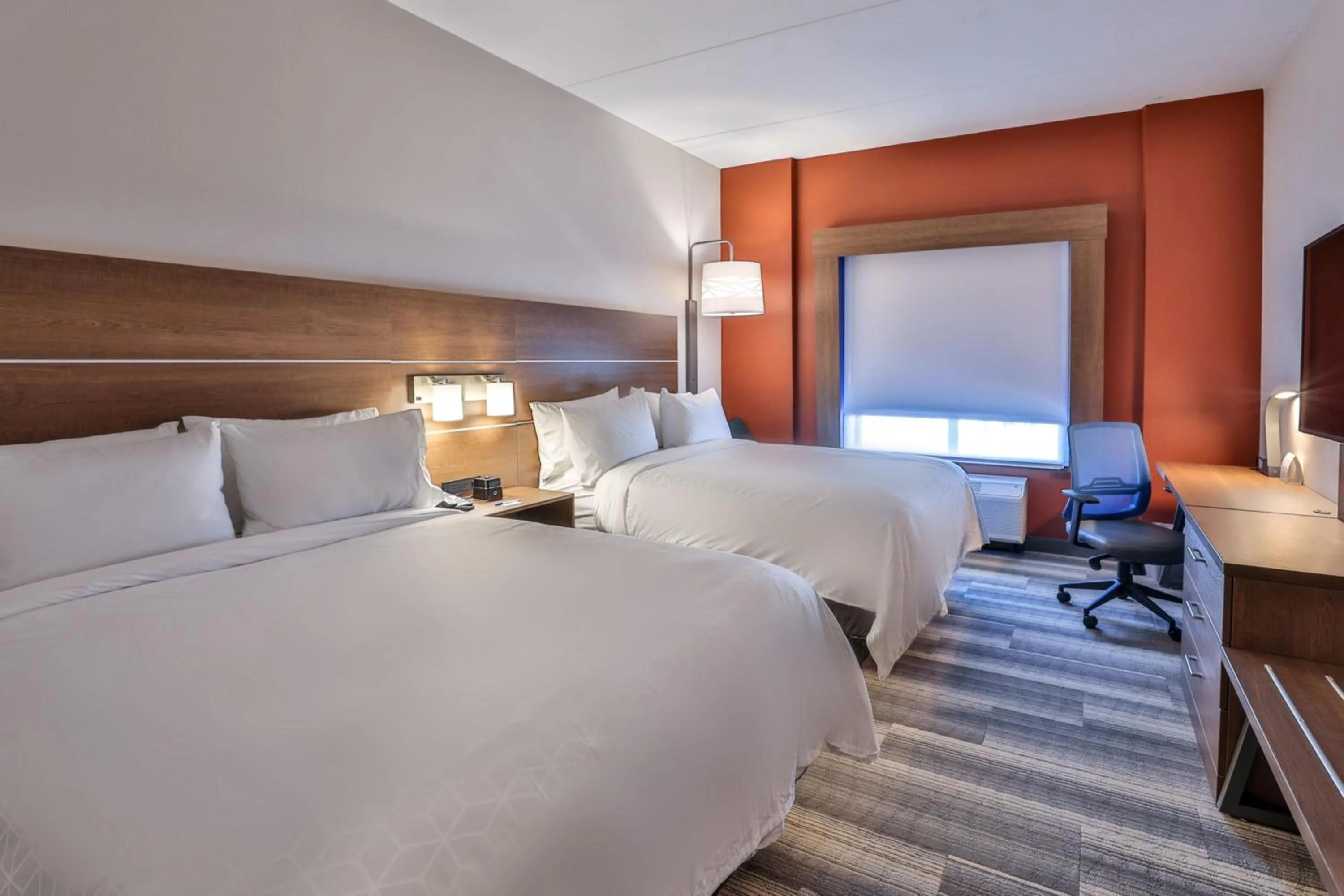 Bed in Holiday Inn Express & Suites - Nashville MetroCenter Downtown by IHG