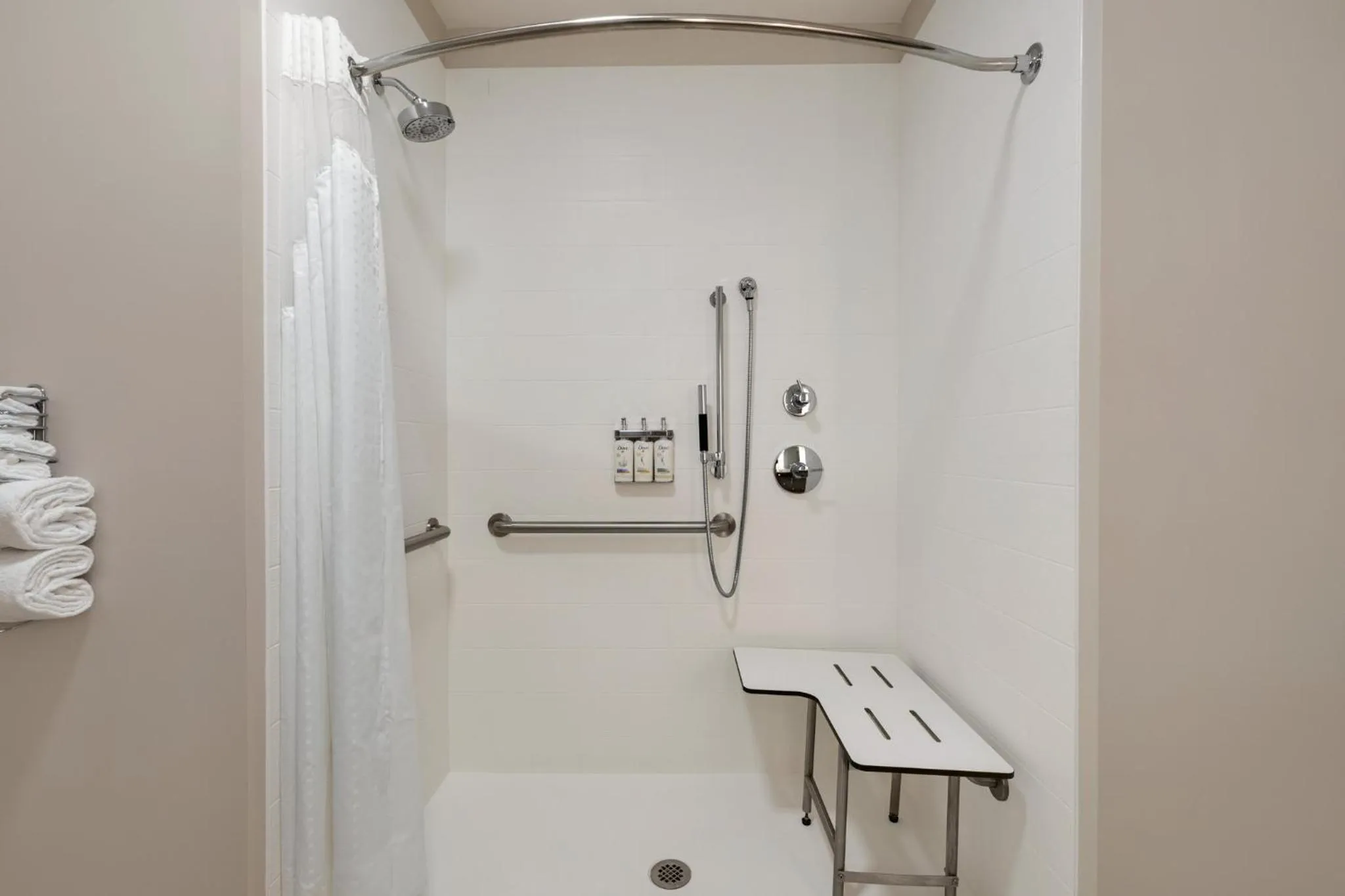 Photo of the whole room in Holiday Inn Express & Suites - Dalton - Walnut Ave by IHG