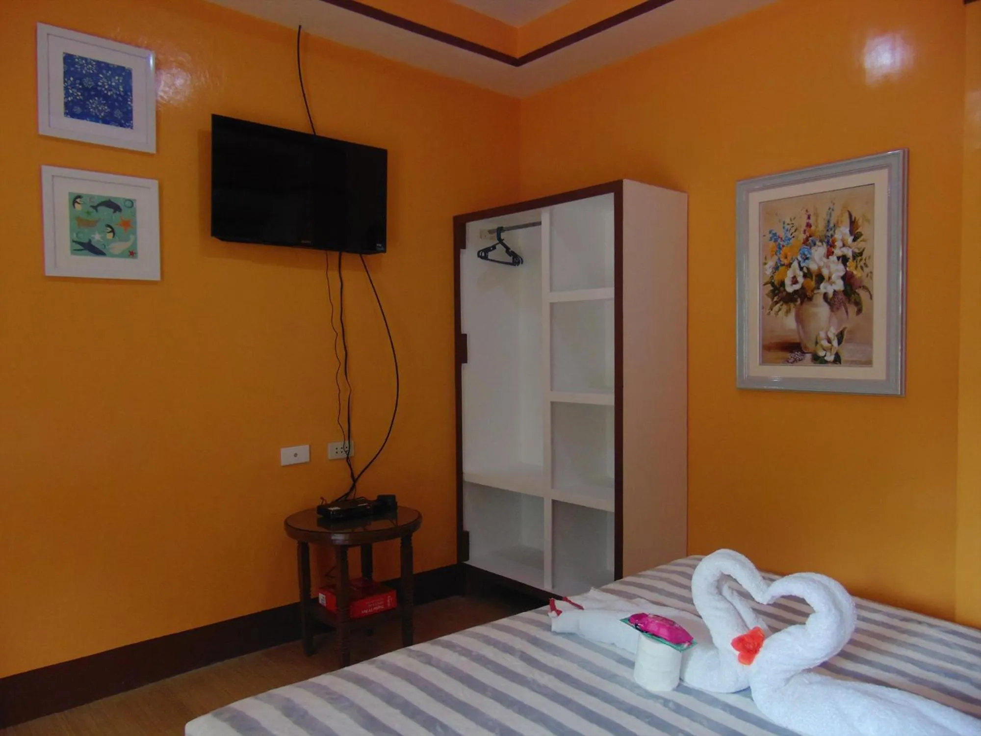 Bed in Stefanie Grace Inn